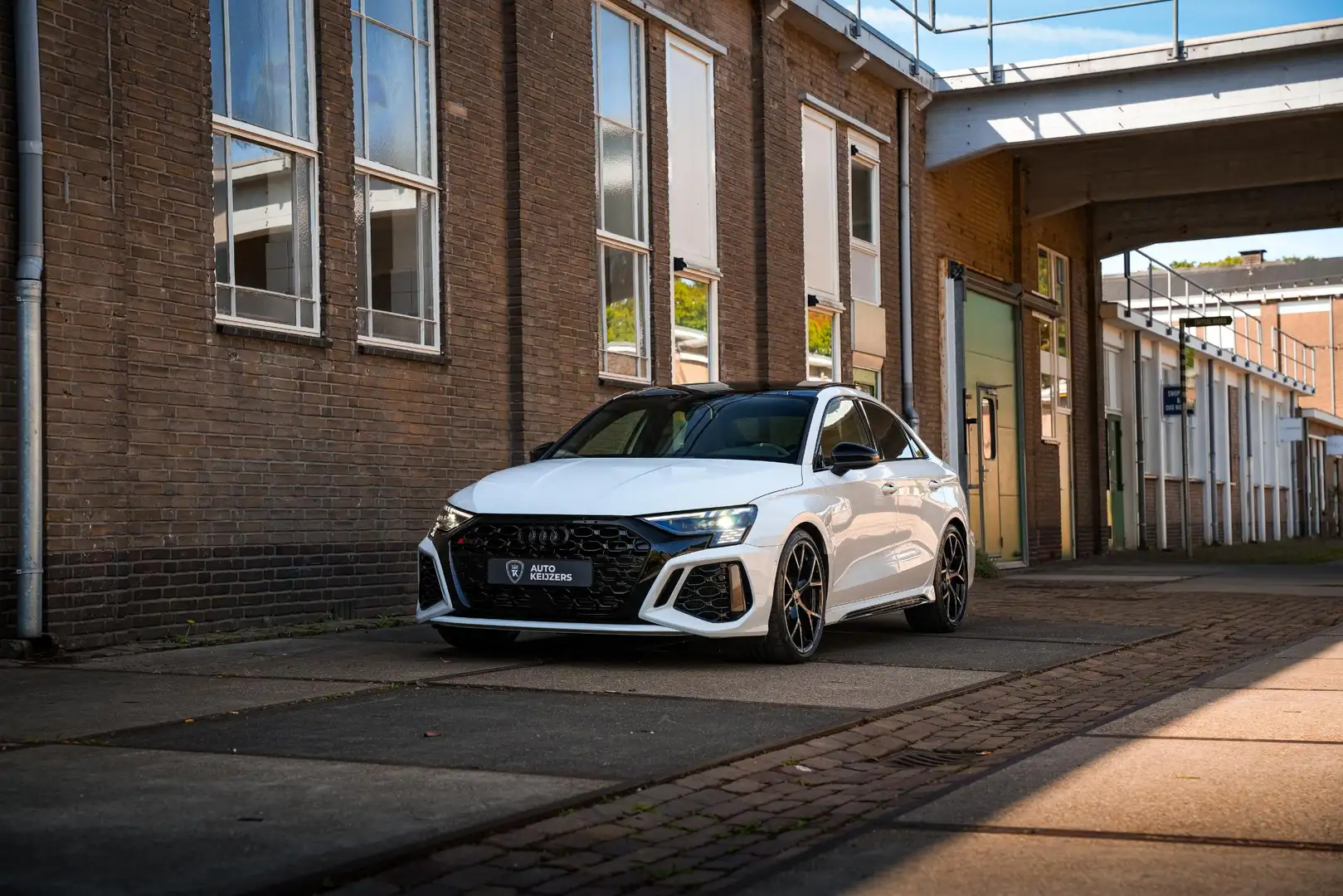 Audi RS3 Limousine 2.5 TFSI RS 3 quattro Panoramadak B&O HU Blauw - 2