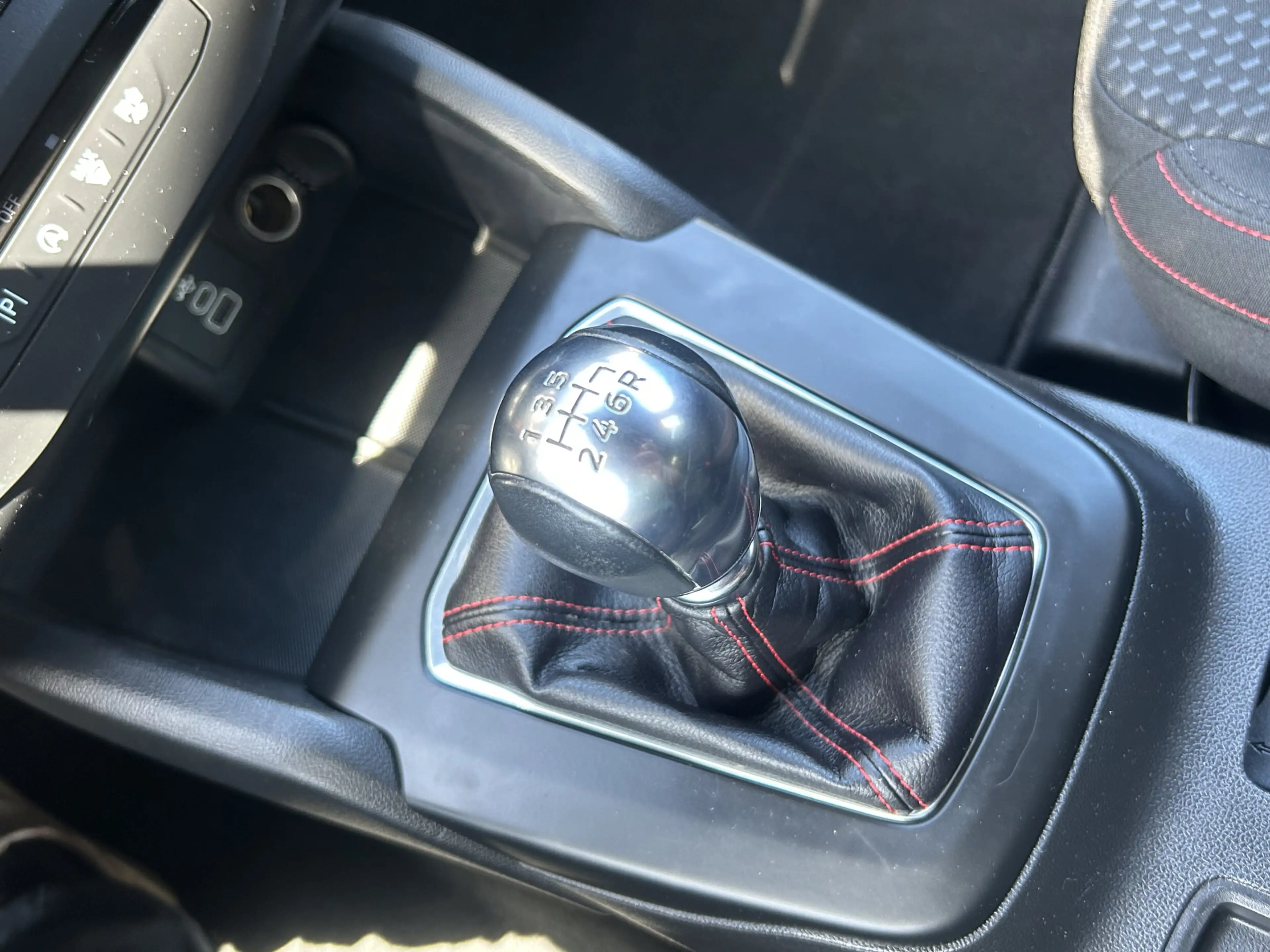Ford Focus Wagon BWJ 2022 | 1.0T 126PK Hybrid ST Line NW MODE — photo 17