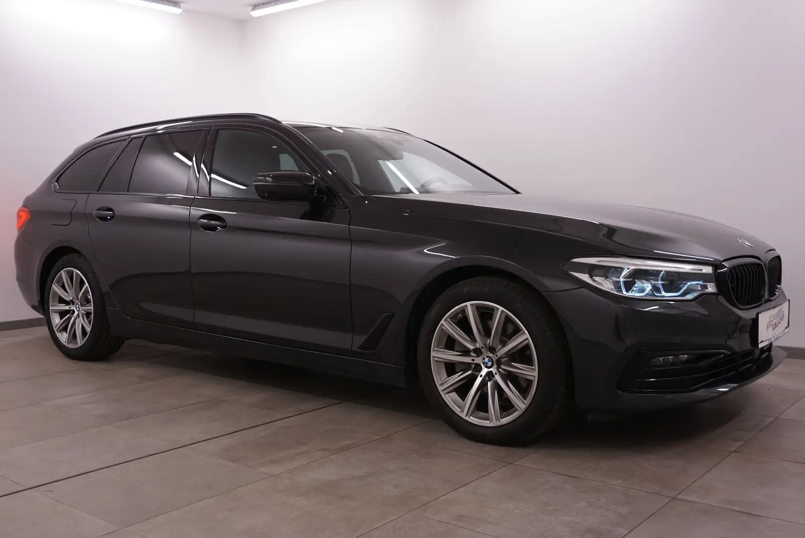 BMW 520 d Sport Line // Abstandstempomat// Panoramadach // Grau - 1