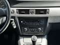 BMW 320 Baureihe 3 Lim. 320i*KLIMAAUT.*PDC*SHZ*AUX* srebrna - thumbnail 14