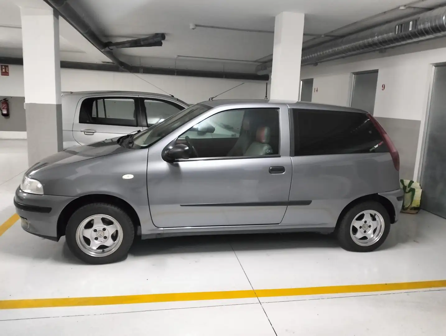 Fiat Punto 55 6 Speed Gris - 2