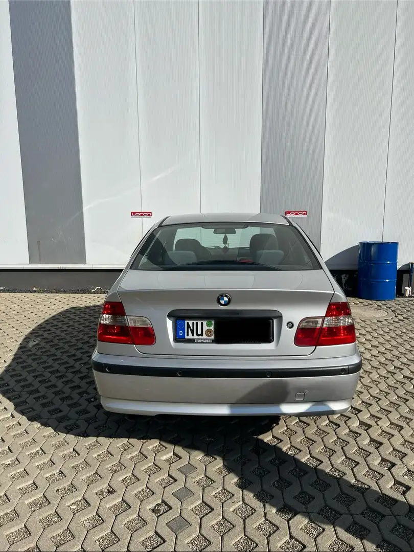 BMW 318 318d Edition Lifestyle Silber - 2