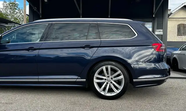 Volkswagen Passat view 10