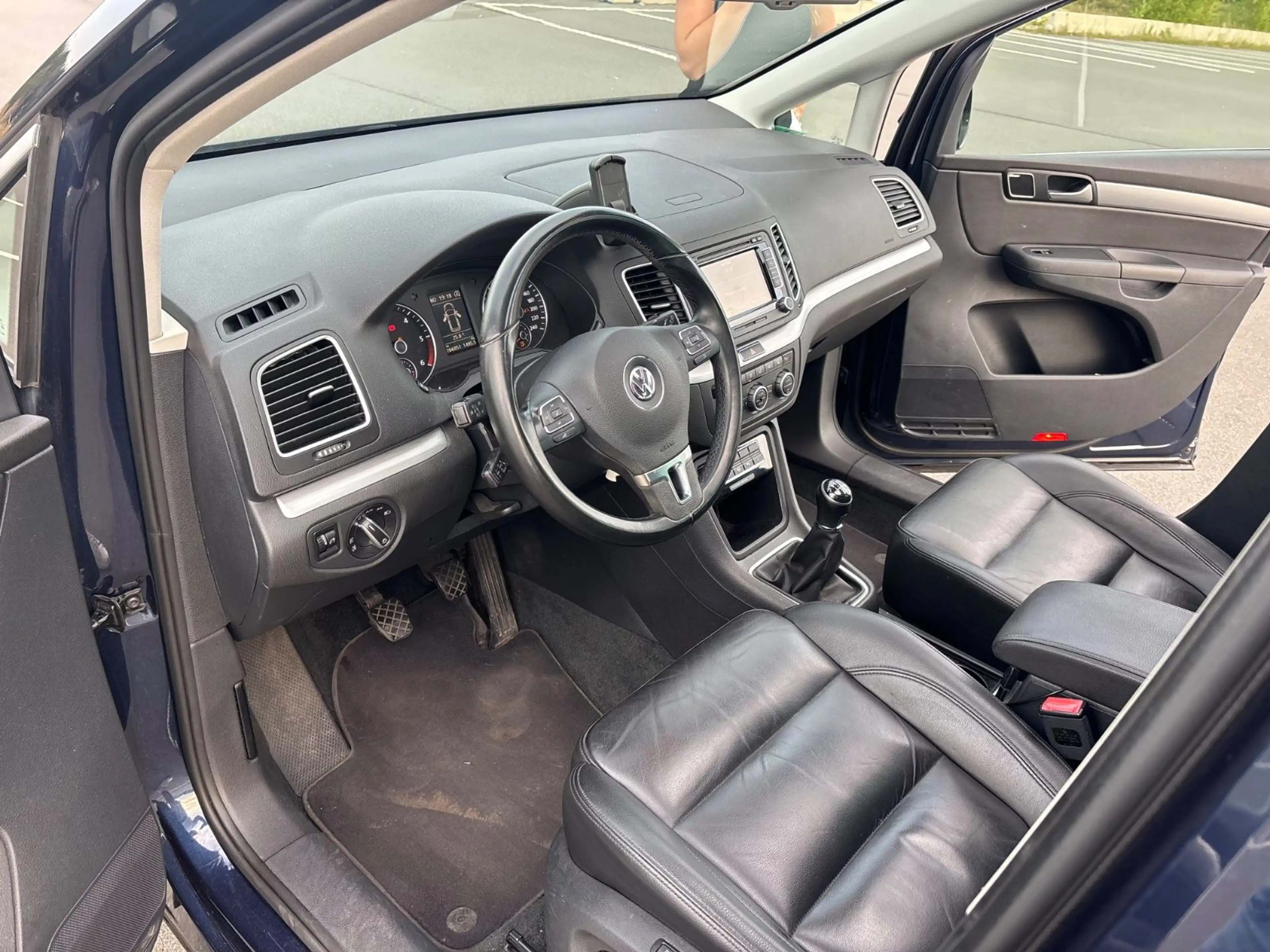 Volkswagen Sharan 2.0 TDI 177 PS Highline Xenon PANO Kamera — photo 12