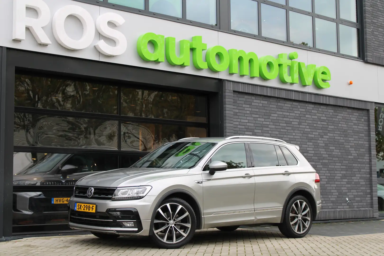 Volkswagen Tiguan 1.4 TSI ACT Comfortline Business | NAP! | R-LINE | Grijs - 1