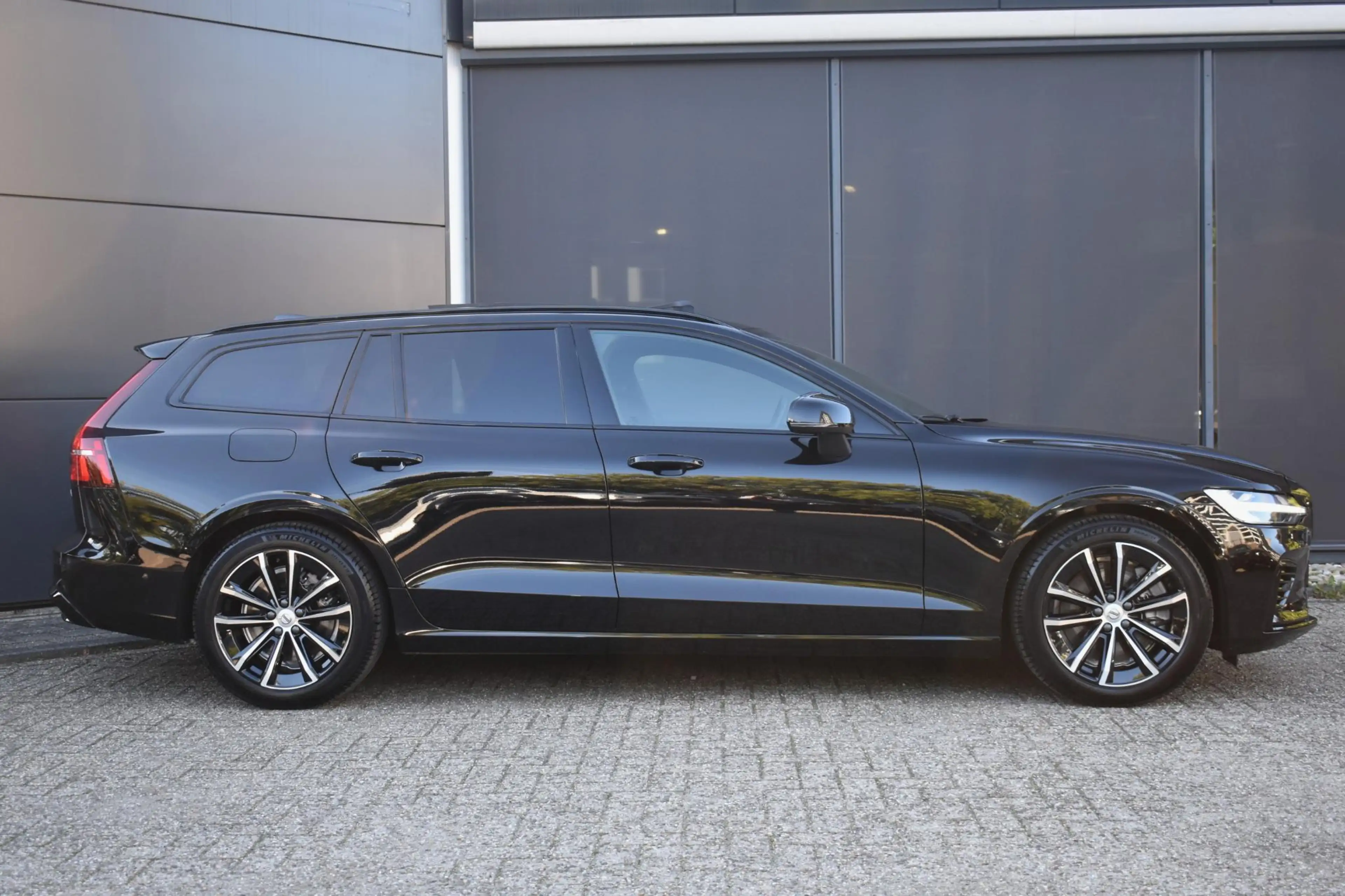Volvo V60 T8 Plug-in hybrid AWD Plus Dark | Panoramadak | Tr — photo 9