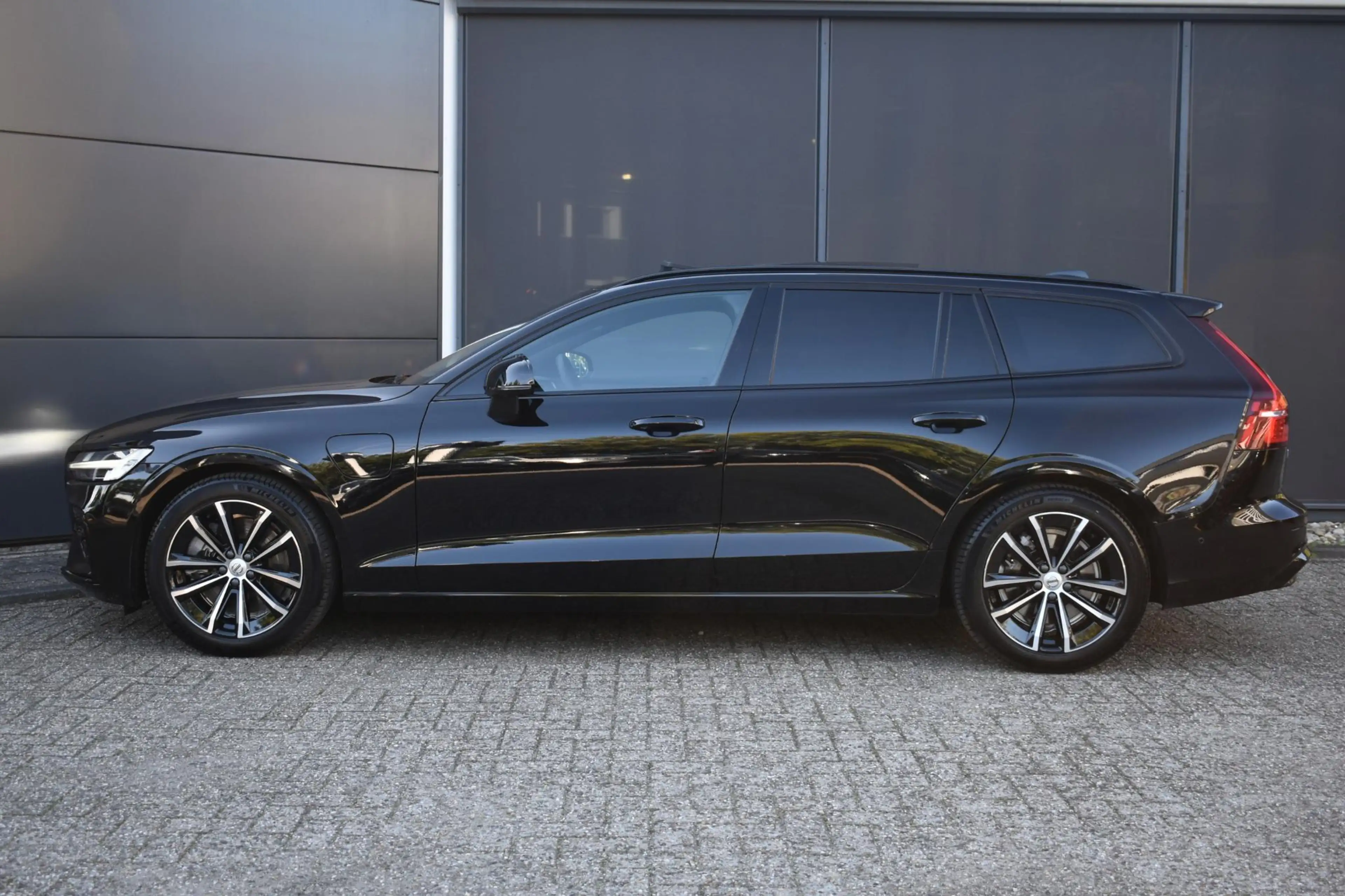 Volvo V60 T8 Plug-in hybrid AWD Plus Dark | Panoramadak | Tr — photo 6