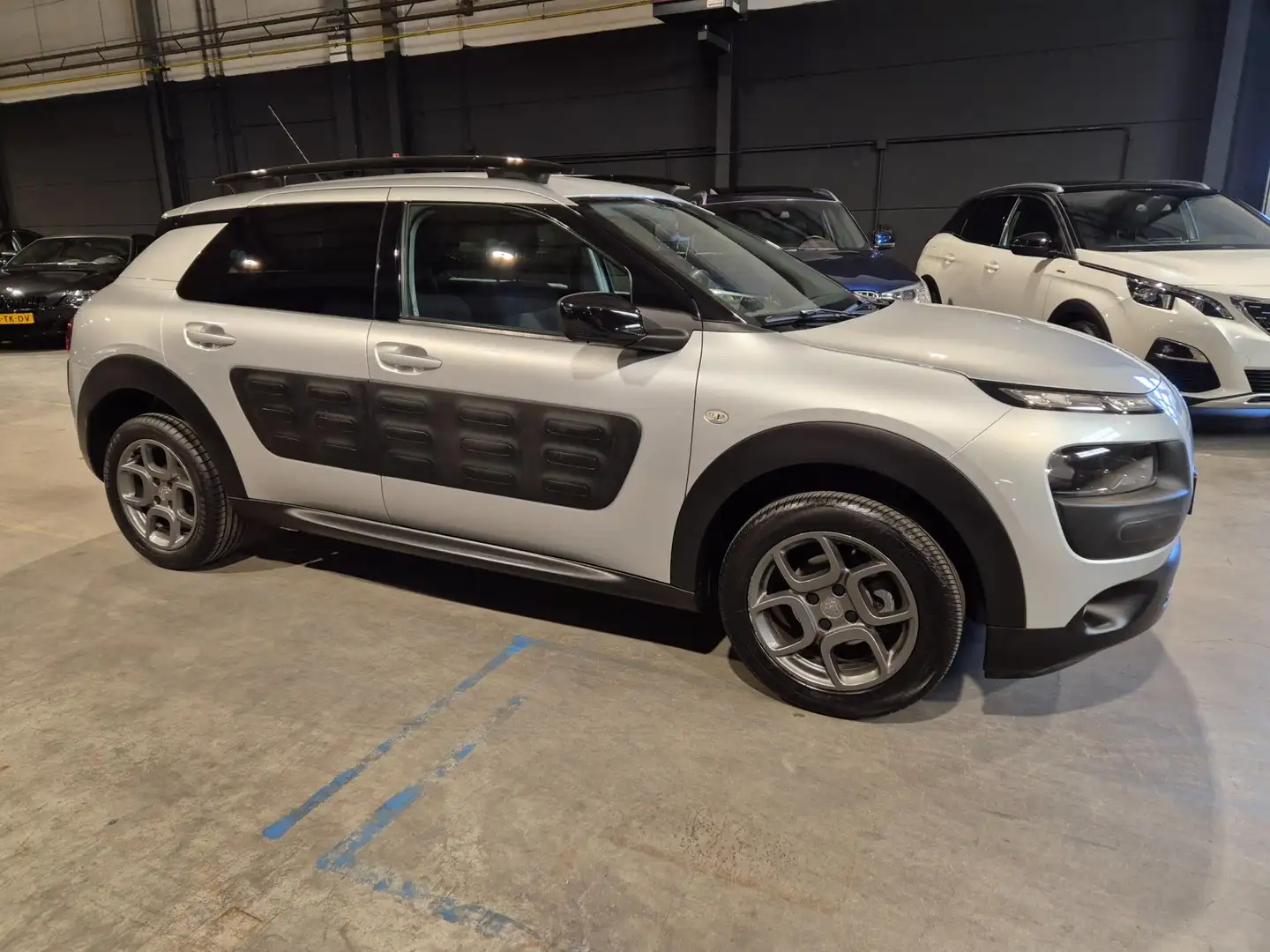 Citroen C4 Cactus 1.2 PureTech Business Plus - Navi - Clima - Cruise Grijs - 2