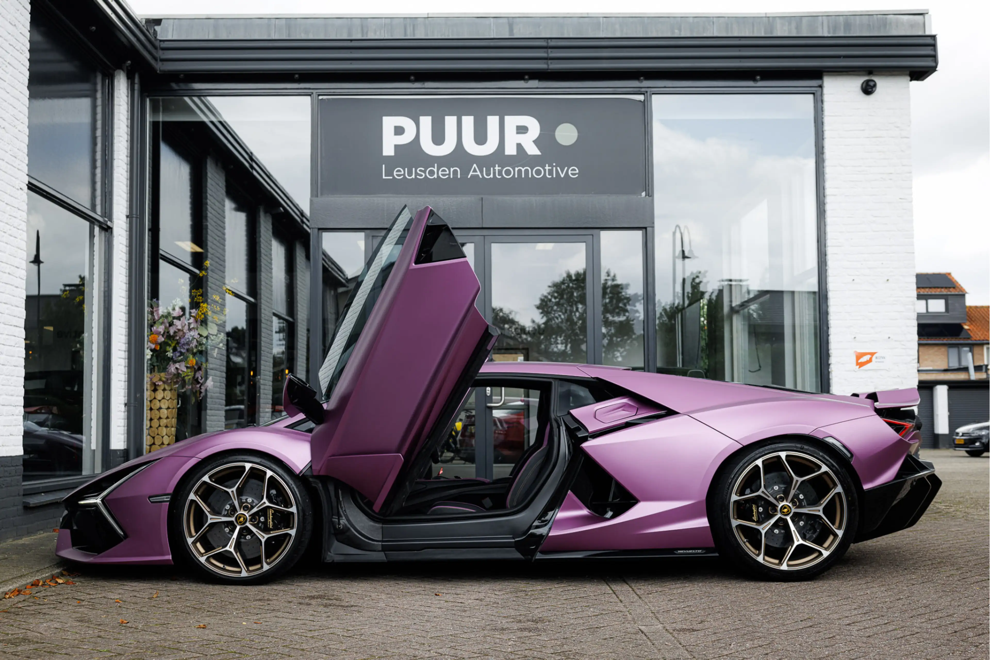 Lamborghini Revuelto 6.5 V12 ''Viola 30th Matte'' Ad Personam Ad Person — photo 11