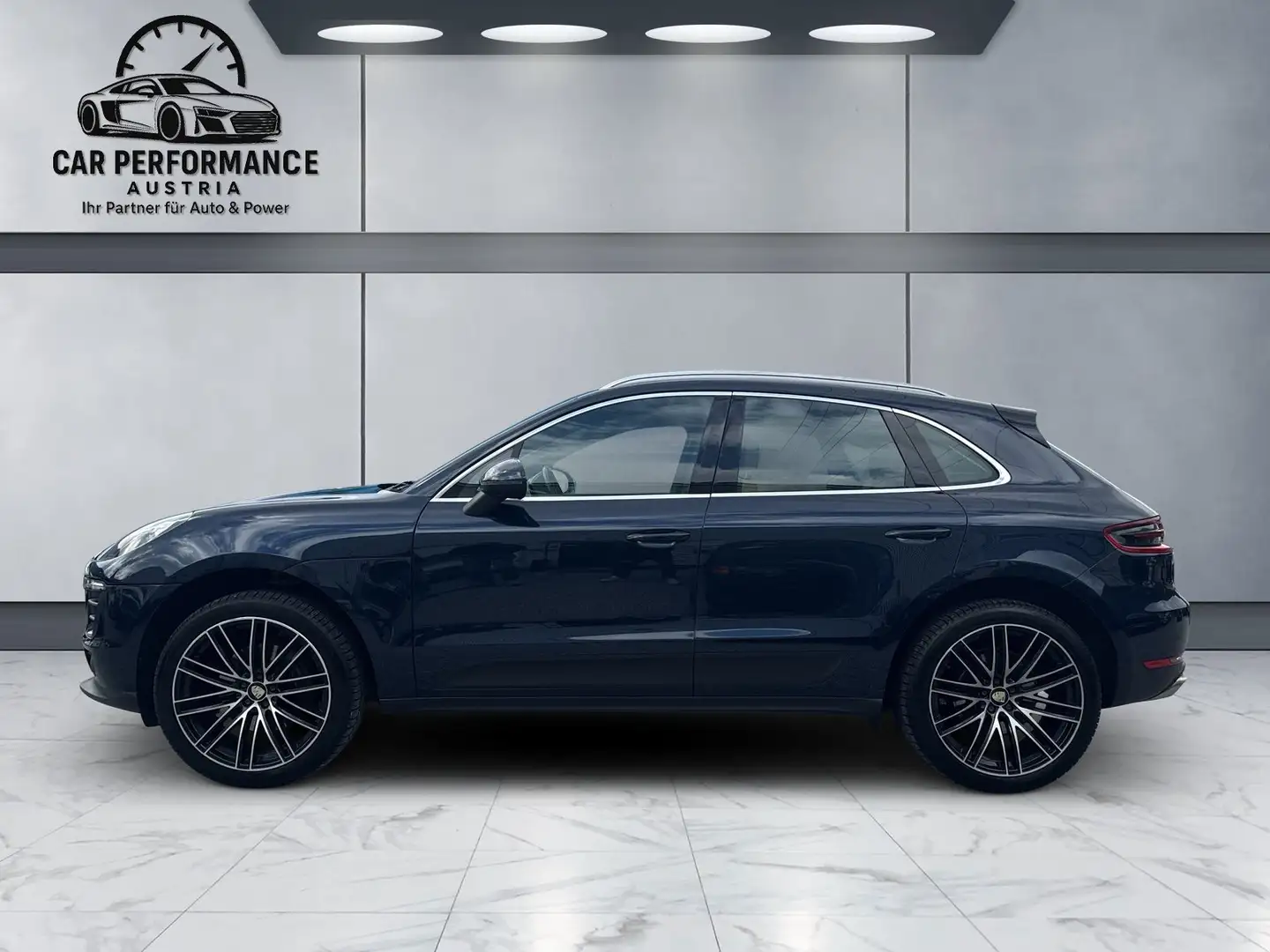Porsche Macan Basis Blau - 2