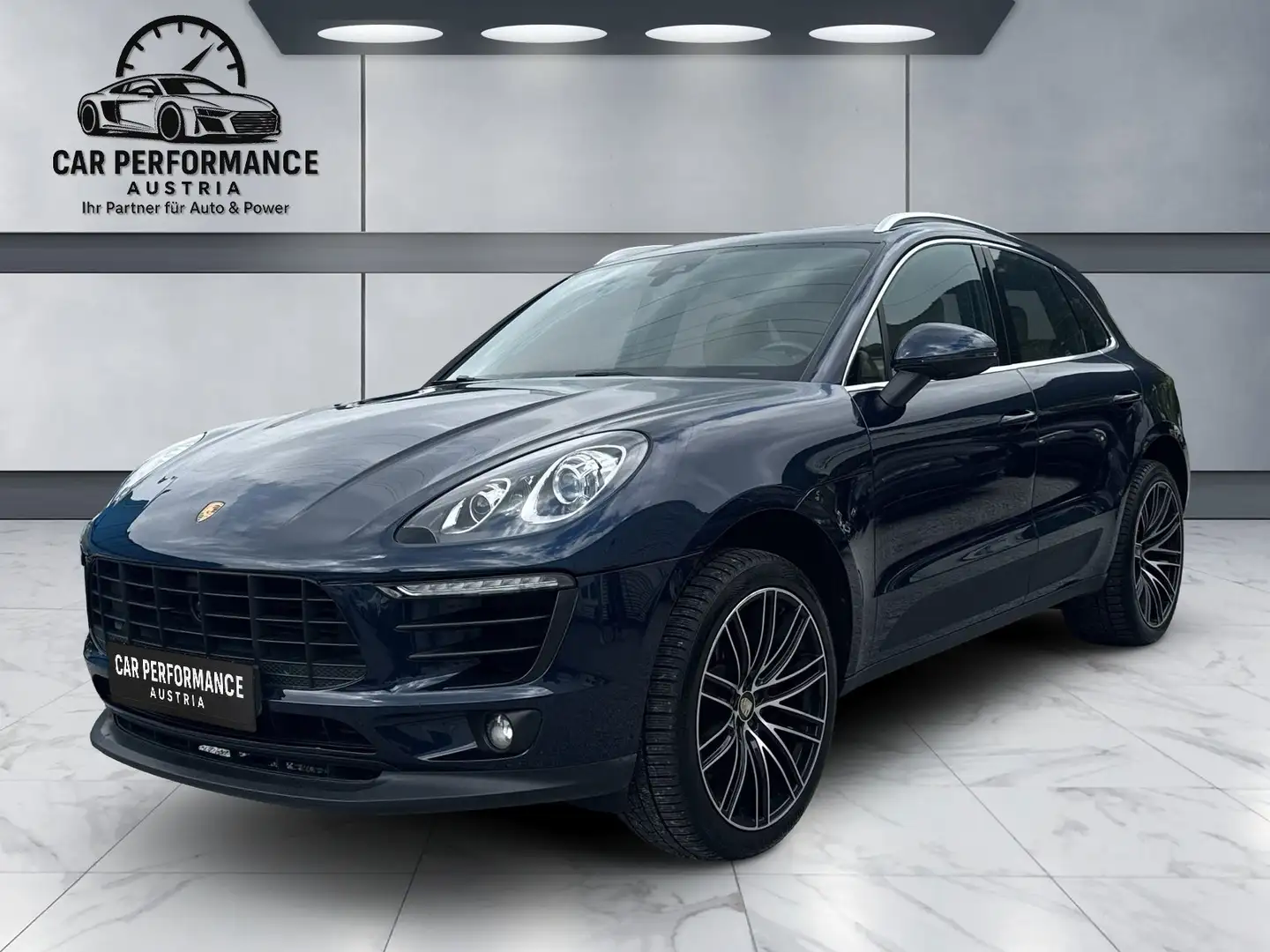 Porsche Macan Basis Blau - 1