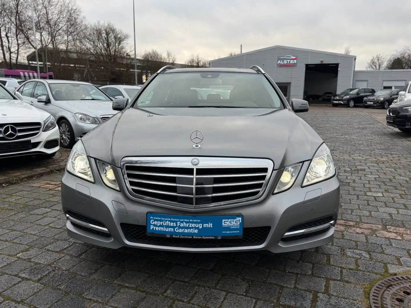 Mercedes-Benz E 350 E T-Modell 3,0 CDI *AHK* Automatik Silber - 2