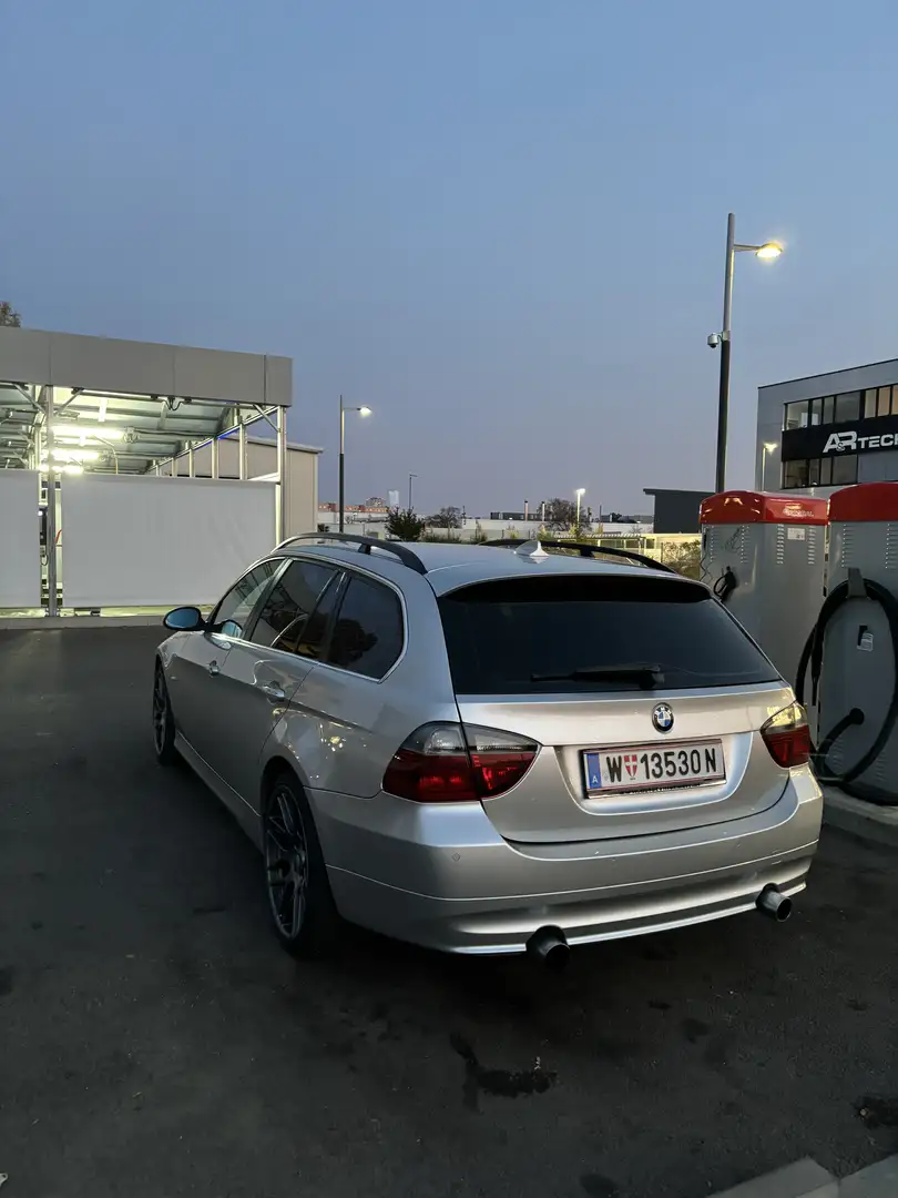 BMW 330 330xi Touring Aut. - 1