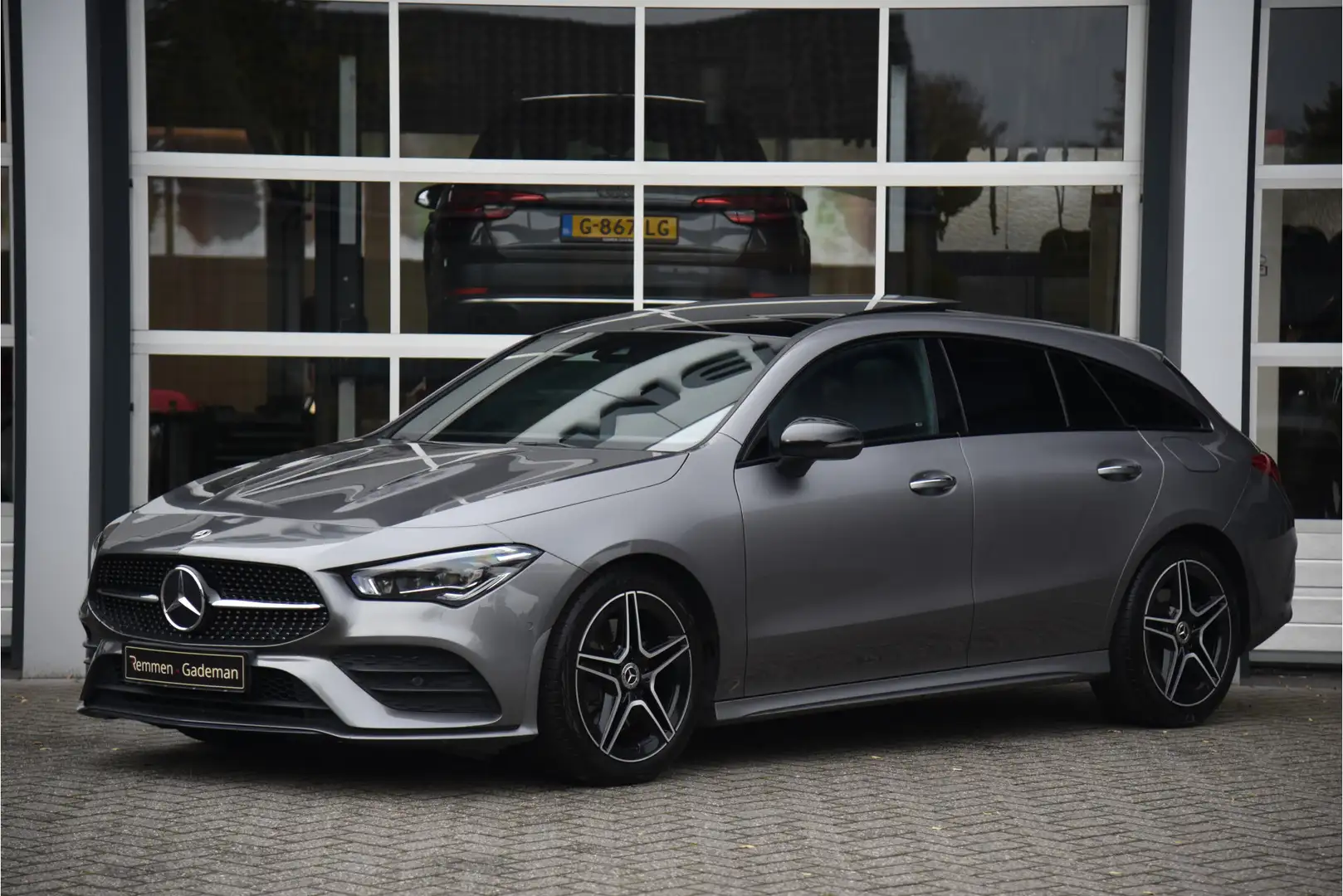 Mercedes-Benz CLA 200 Shooting Brake AMG Grijs - 2