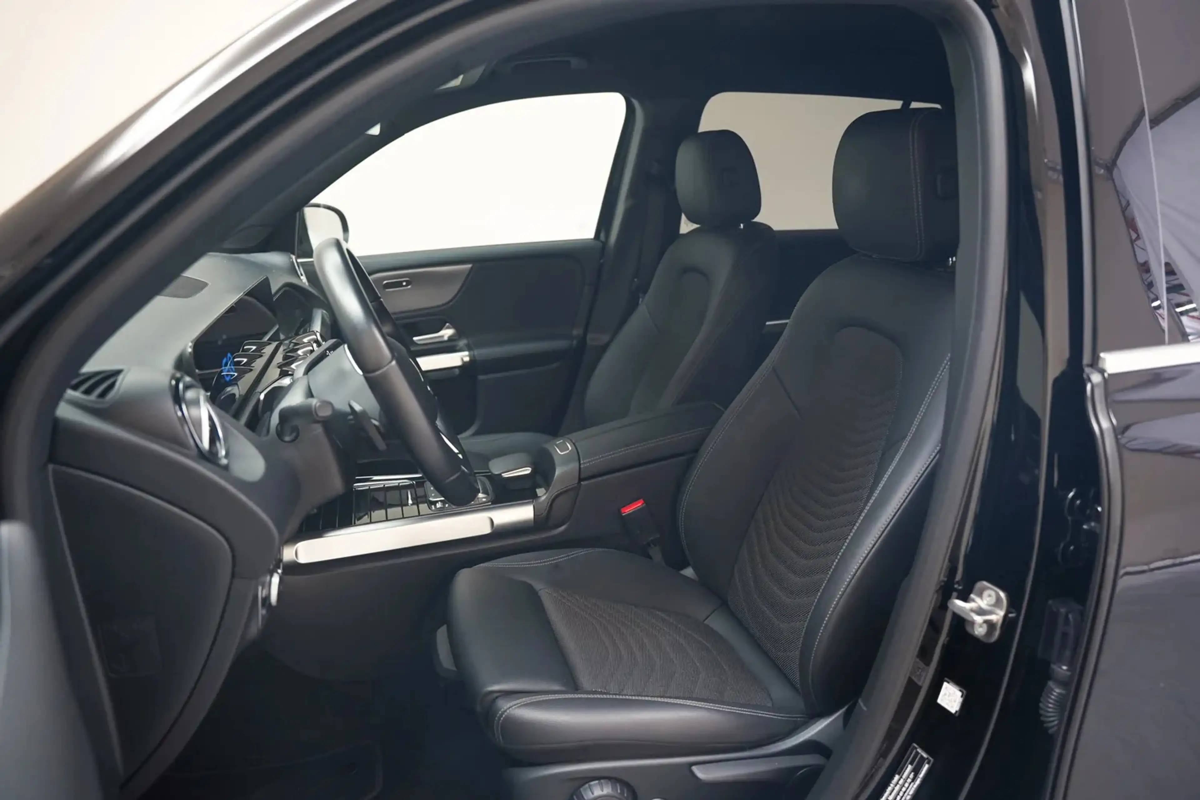 Mercedes-Benz EQB 250 Luxury 67 kWh [ LED Sfeerlicht Navi Camera Stoelve — photo 9