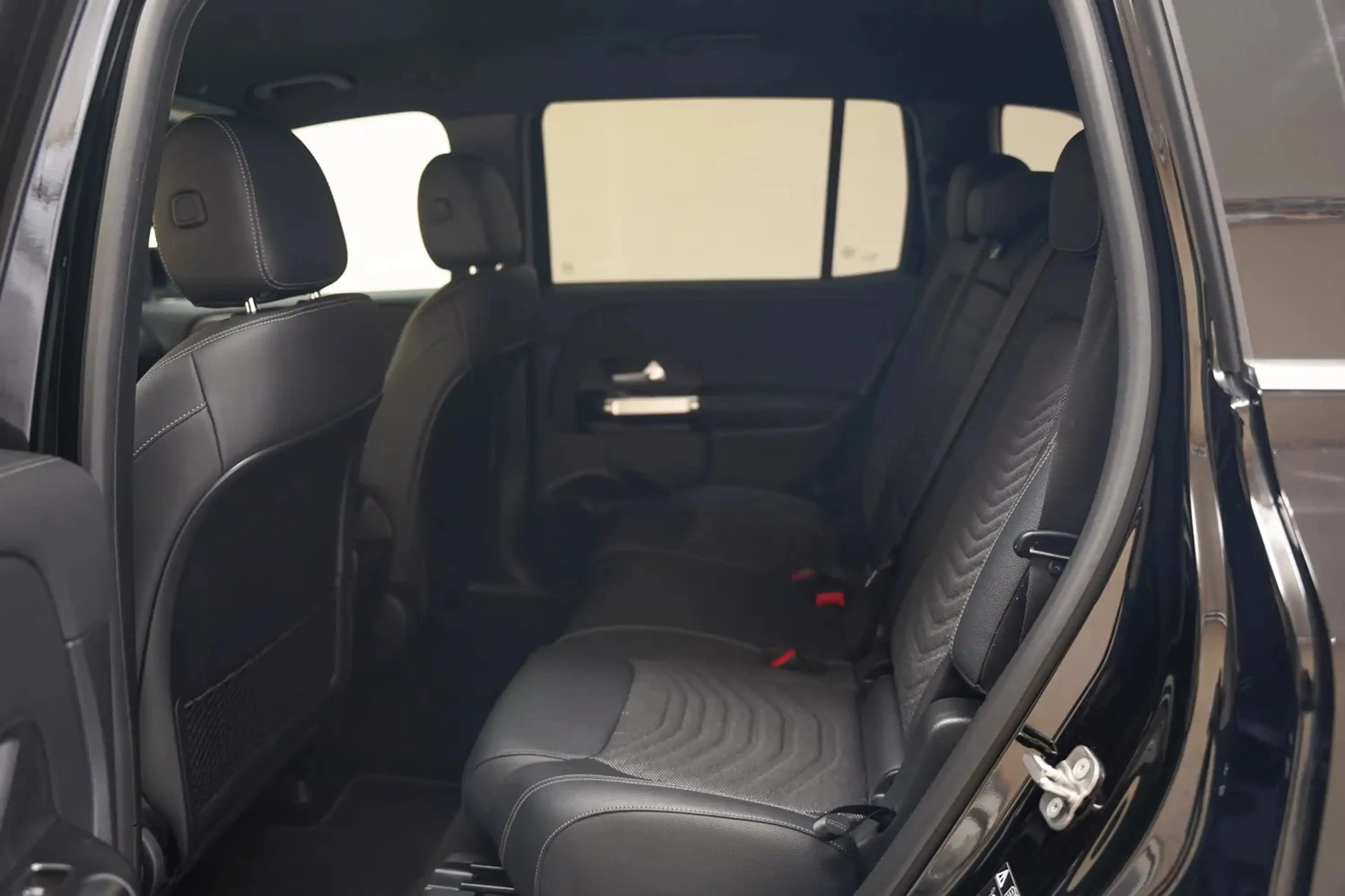 Mercedes-Benz EQB 250 Luxury 67 kWh [ LED Sfeerlicht Navi Camera Stoelve — photo 11