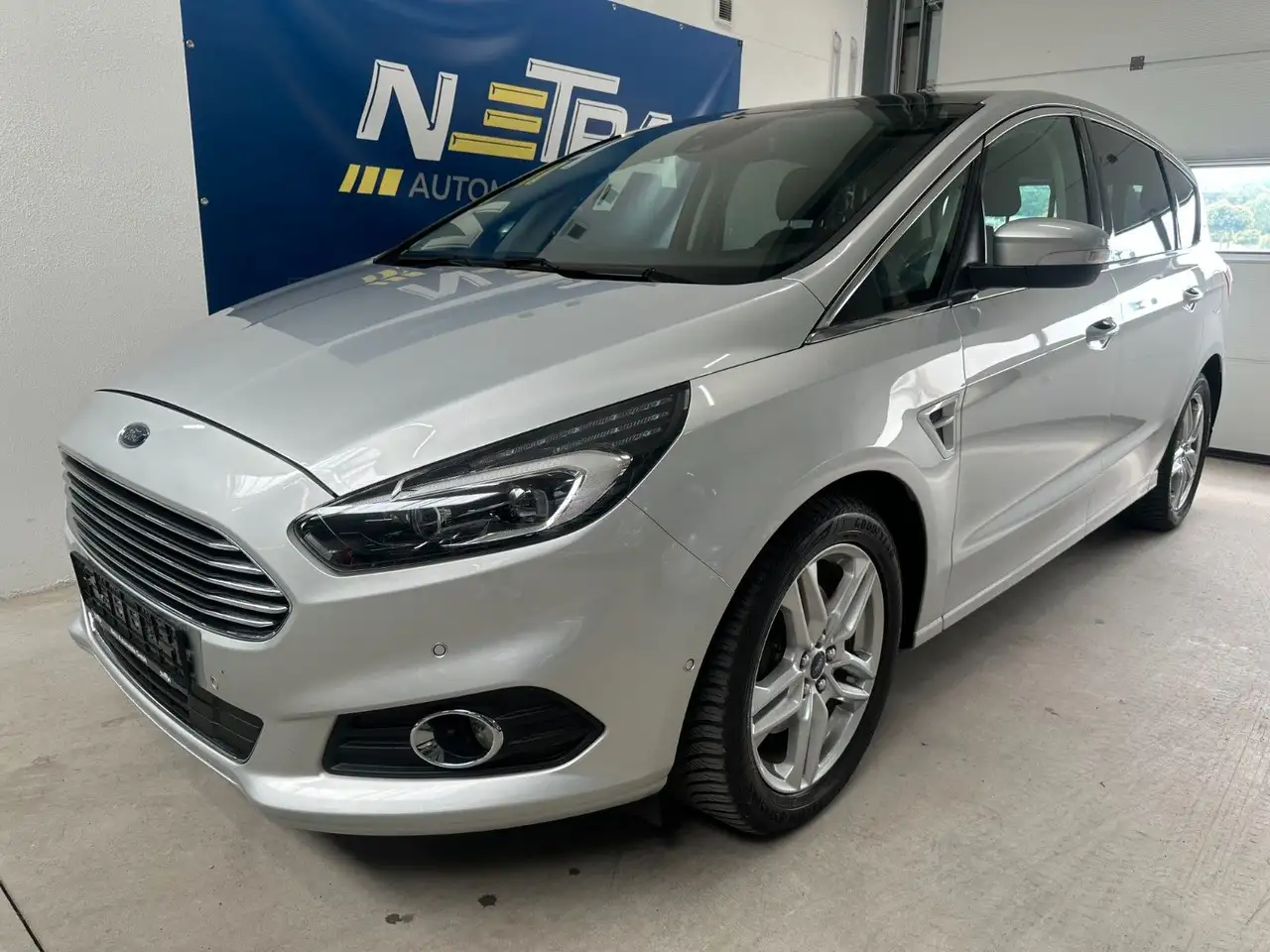 Ford S-Max S-MAX Titanium*PANO*KAMERA*7-SITZER* — photo 1 of 17