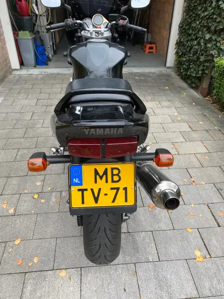 Yamaha FZR 600 - foto 6