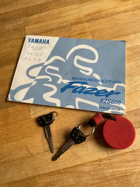 Yamaha FZR 600 - foto 3