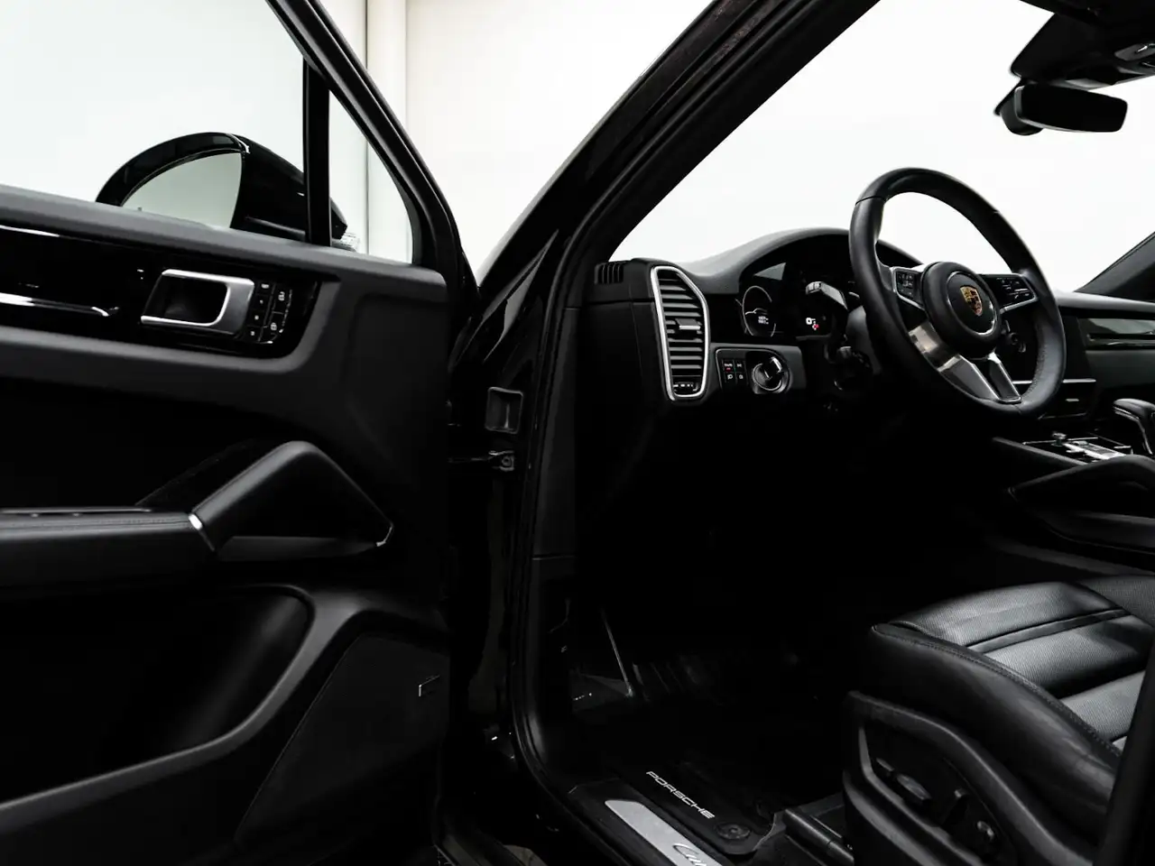 Porsche Cayenne снимка Porsche Cayenne
