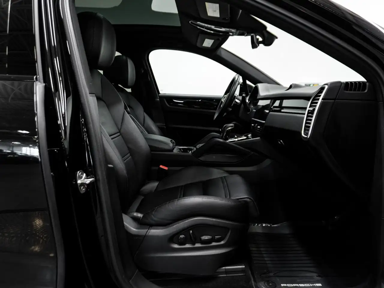 Porsche Cayenne снимка Porsche Cayenne