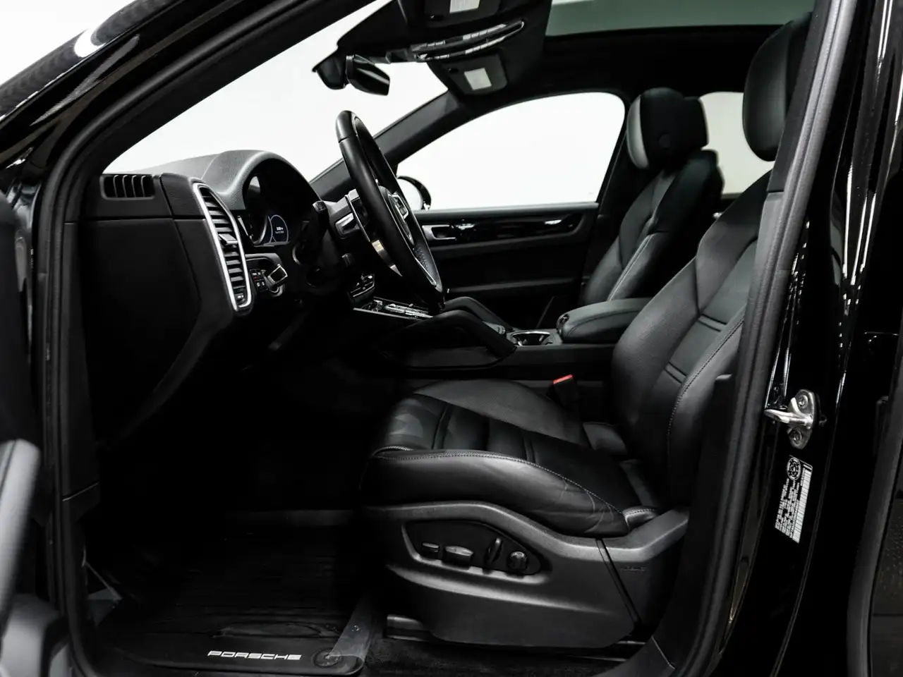 Porsche Cayenne снимка Porsche Cayenne