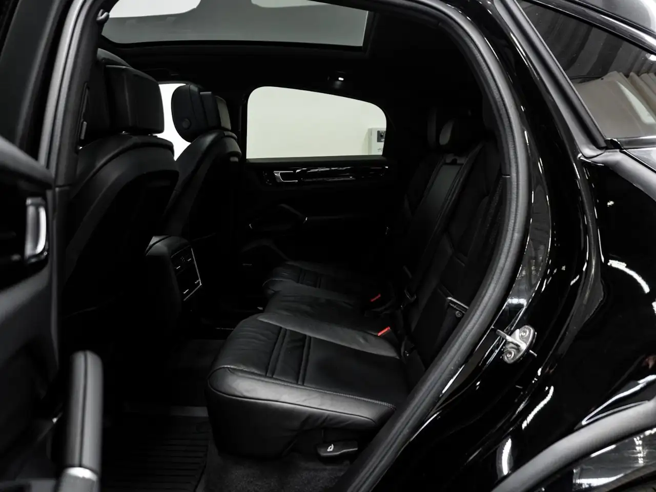 Porsche Cayenne снимка Porsche Cayenne