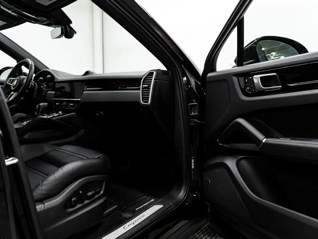 Porsche Cayenne снимка Porsche Cayenne