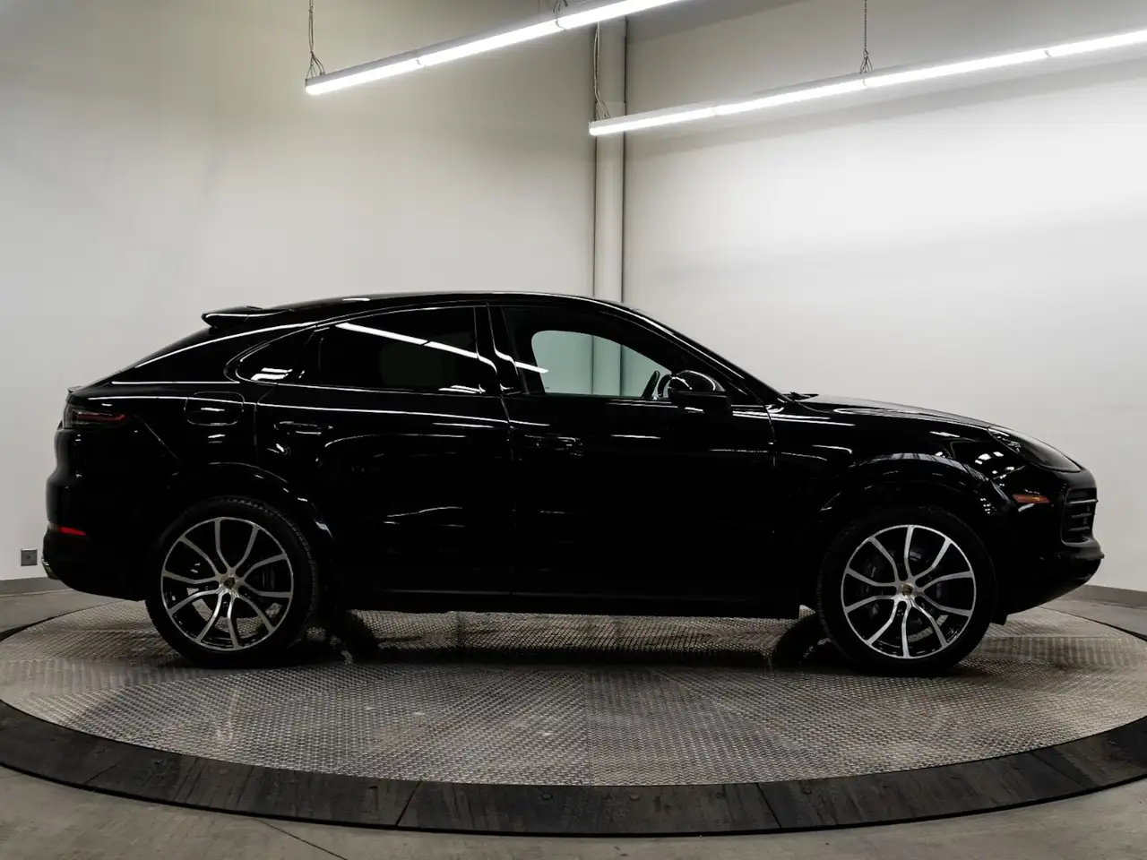 Porsche Cayenne снимка Porsche Cayenne