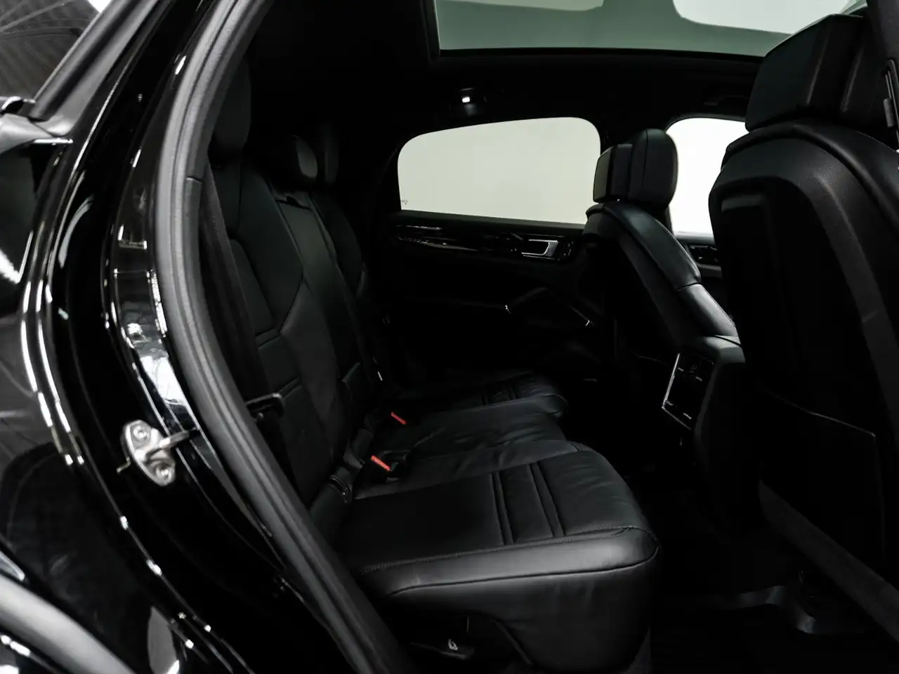 Porsche Cayenne снимка Porsche Cayenne