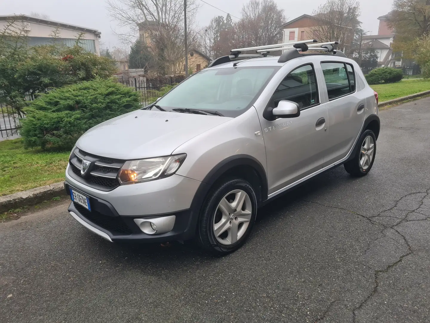 Dacia Sandero Sandero 1.5 dci Stepway 90cv E5 Silber - 1