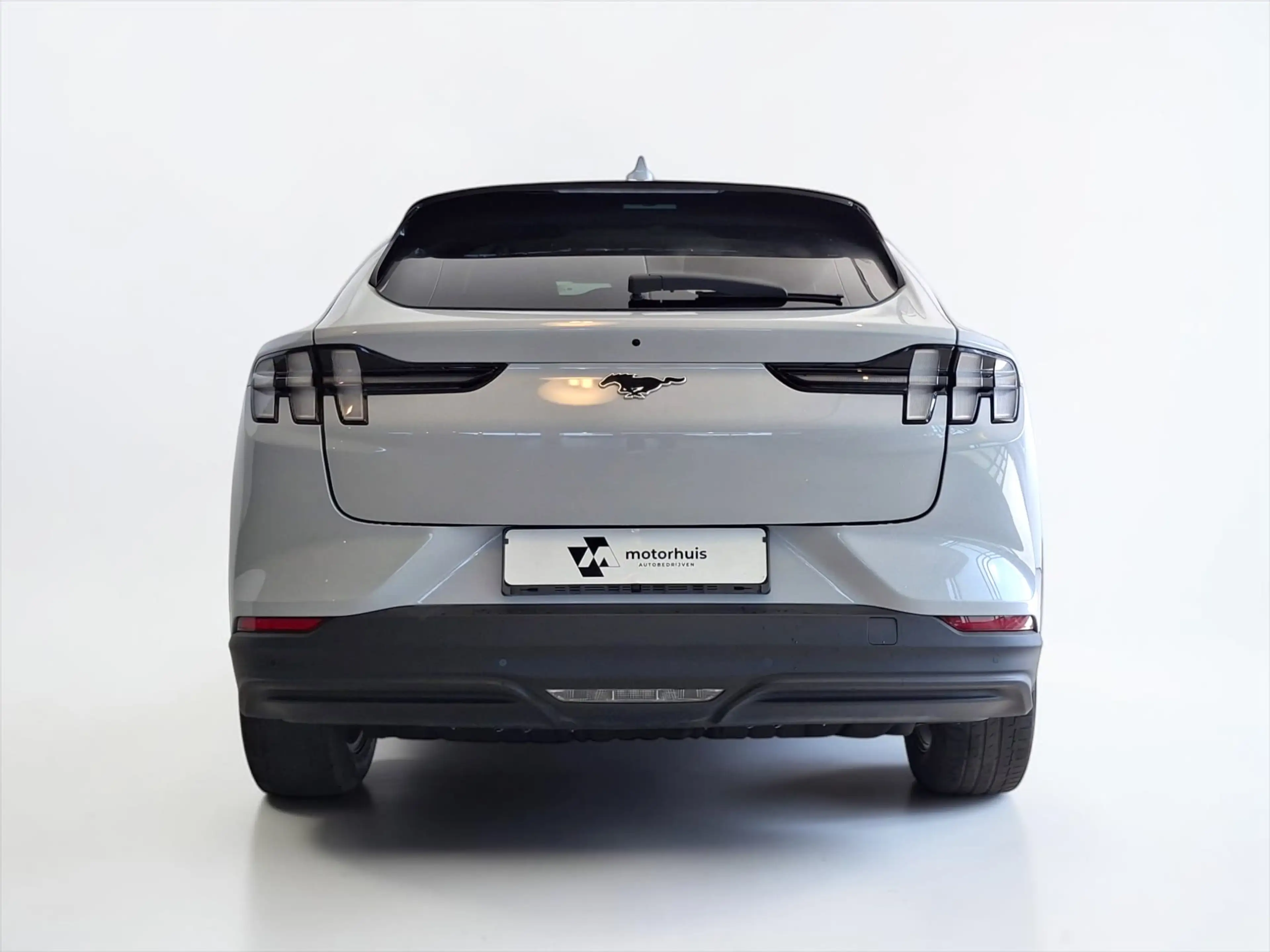 Ford Mustang Mach-E Extended RWD 98 kWh Space White B&O LED LEDER WINT — photo 12