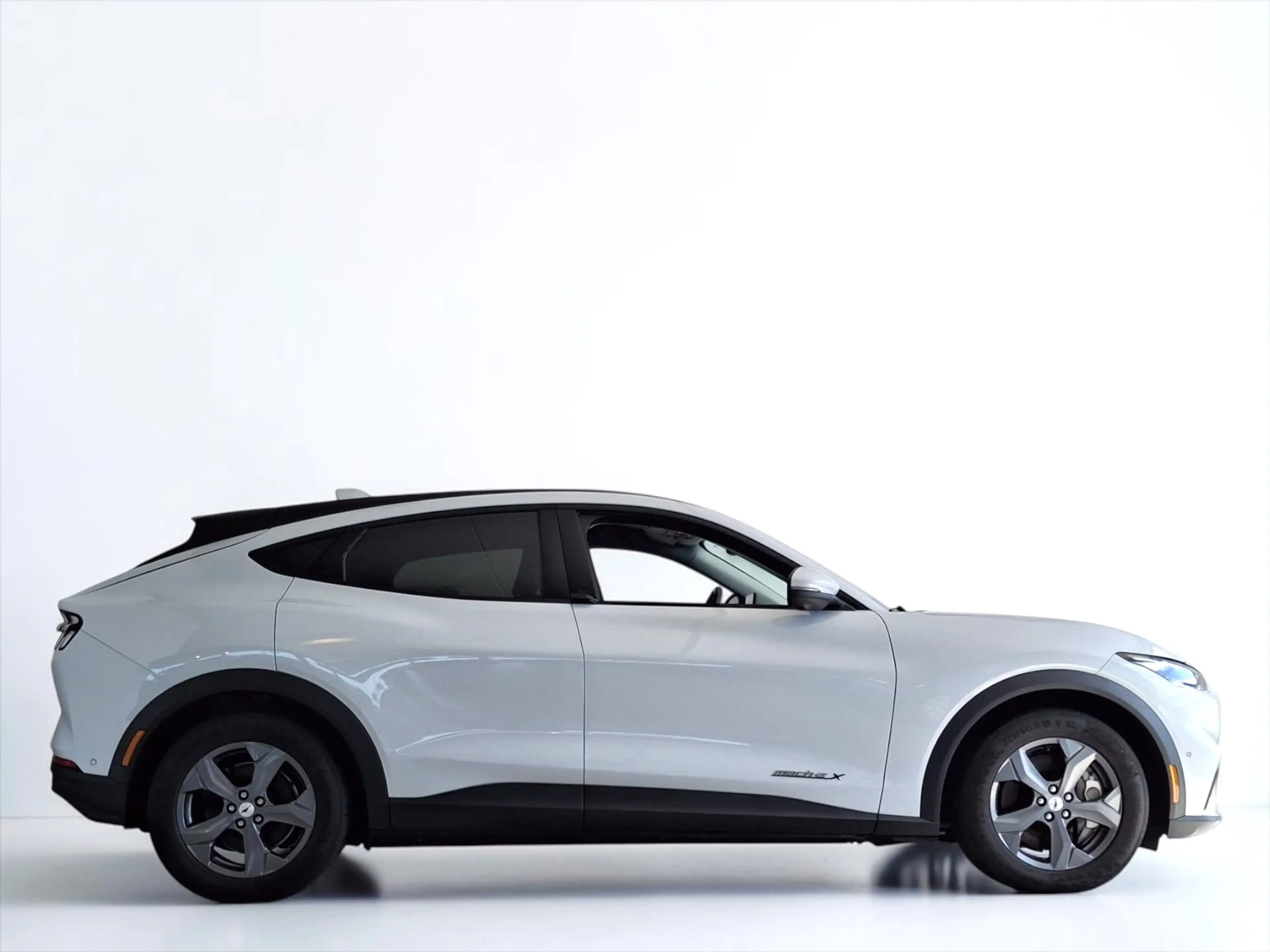 Ford Mustang Mach-E Extended RWD 98 kWh Space White B&O LED LEDER WINT — photo 9