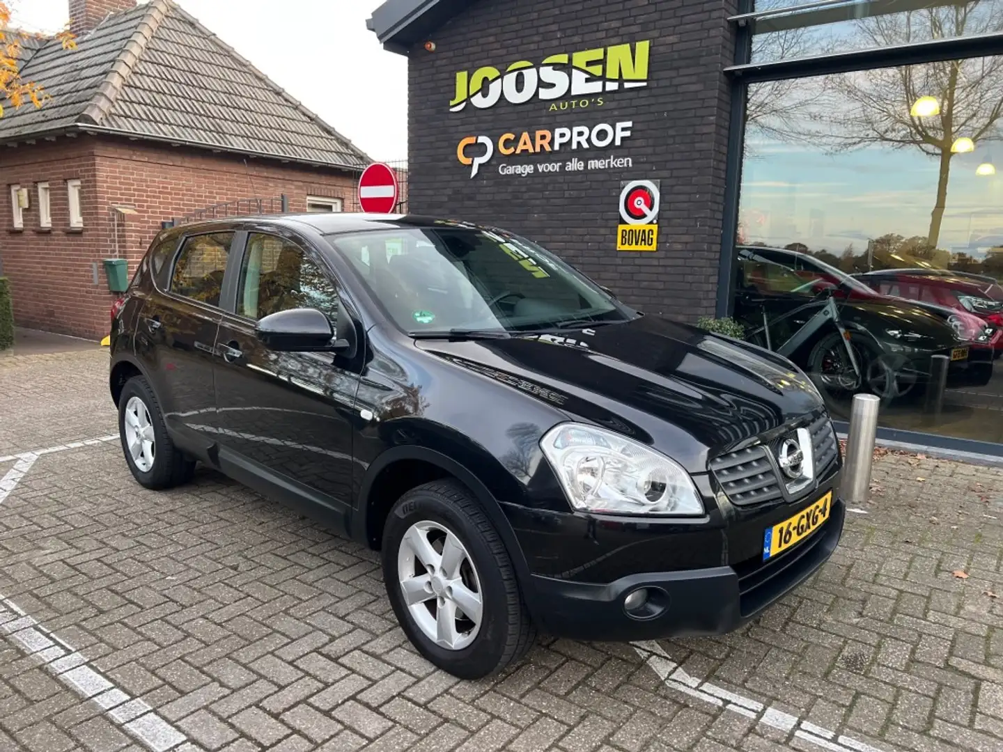 Nissan Qashqai 1.6 ACENTA Zwart - 1