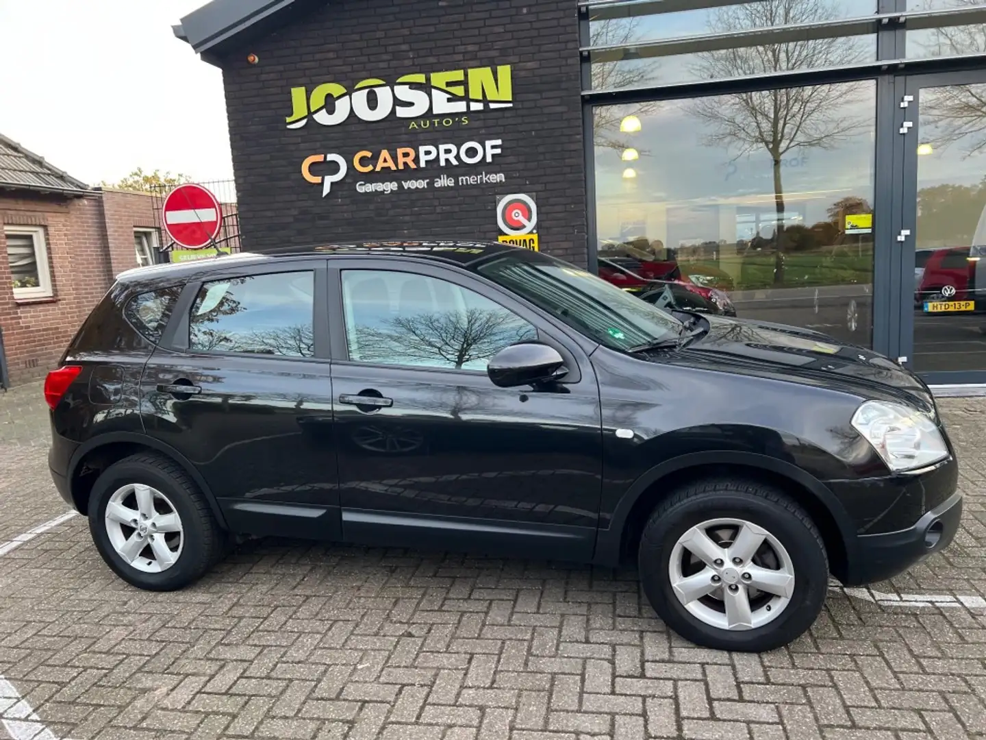 Nissan Qashqai 1.6 ACENTA Zwart - 2