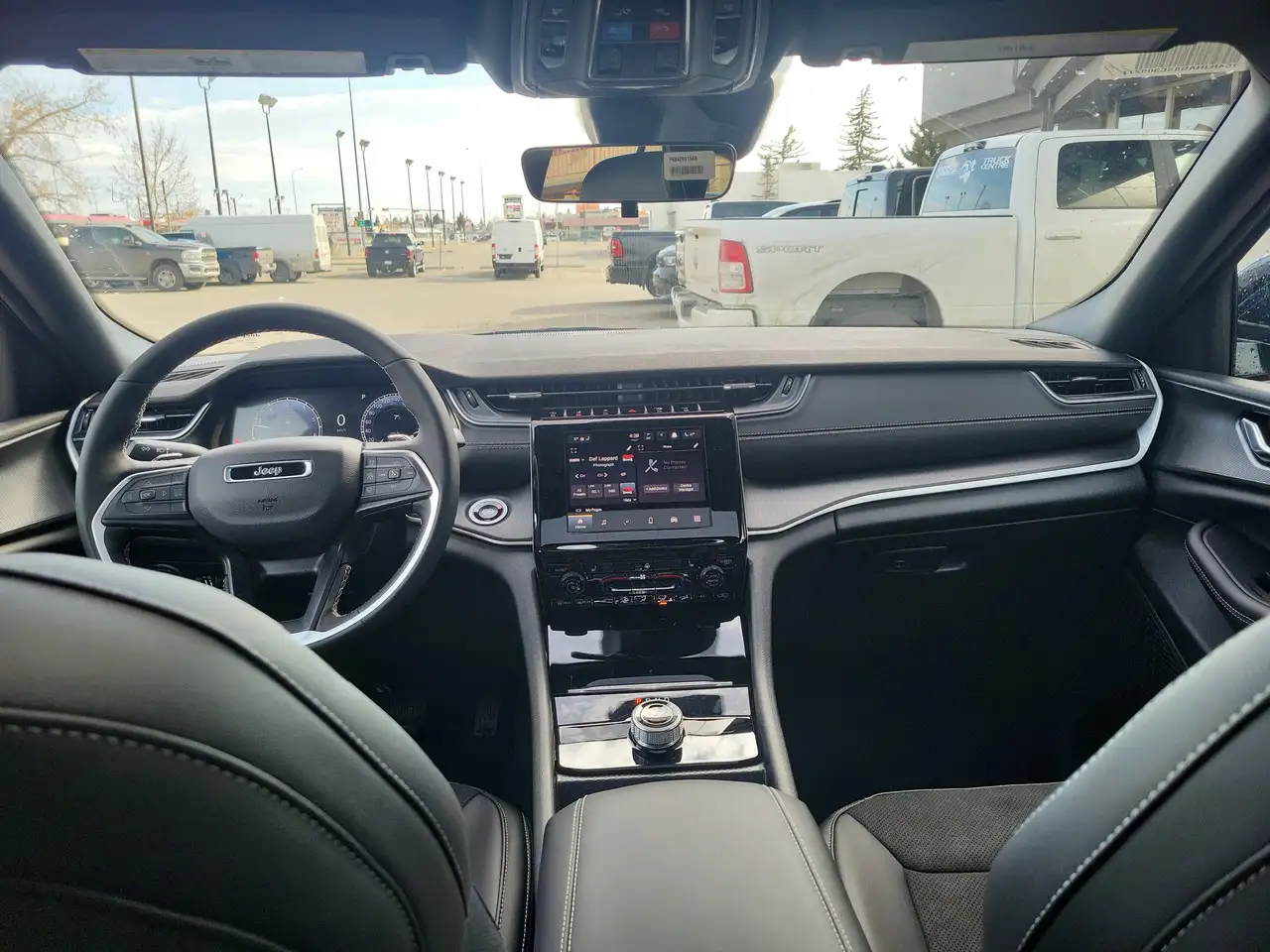 Jeep Grand Cherokee снимка Jeep Grand Cherokee