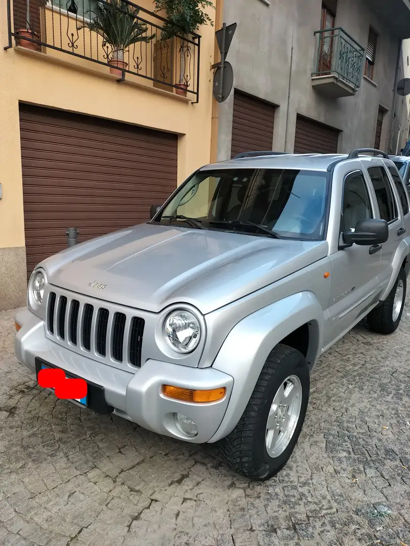 Jeep Cherokee KJ 2.800 150 cv Srebrny - 2