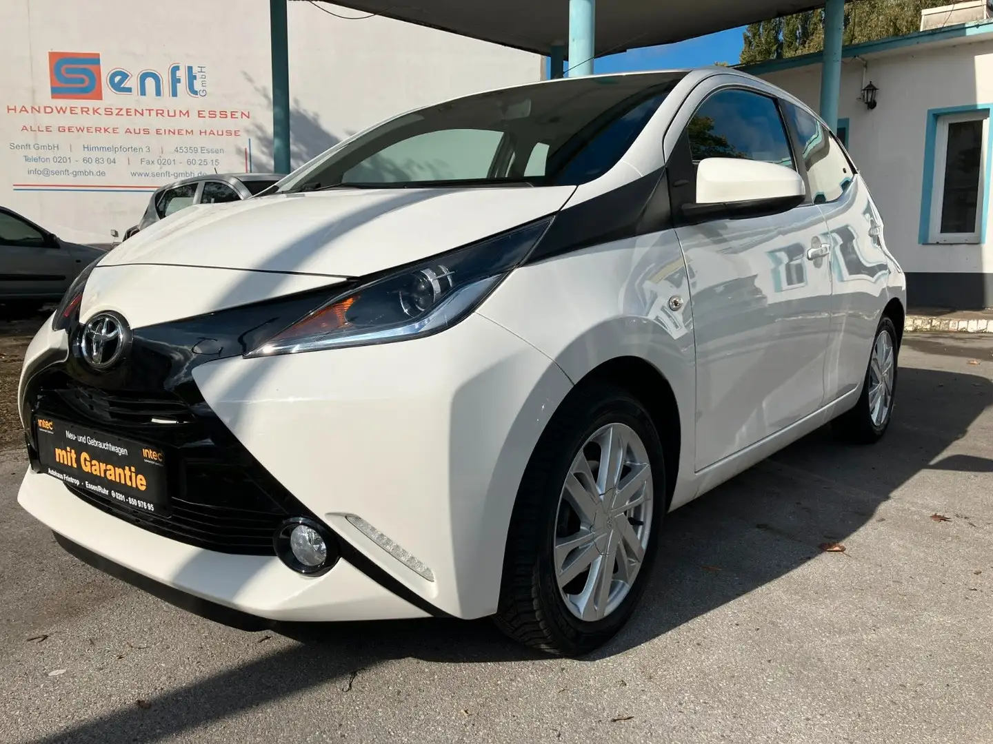 Toyota Aygo AYGO x-play touch Scheckheft Garantie Weiß - 1