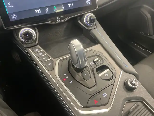 Lynk & Co 01 view 9