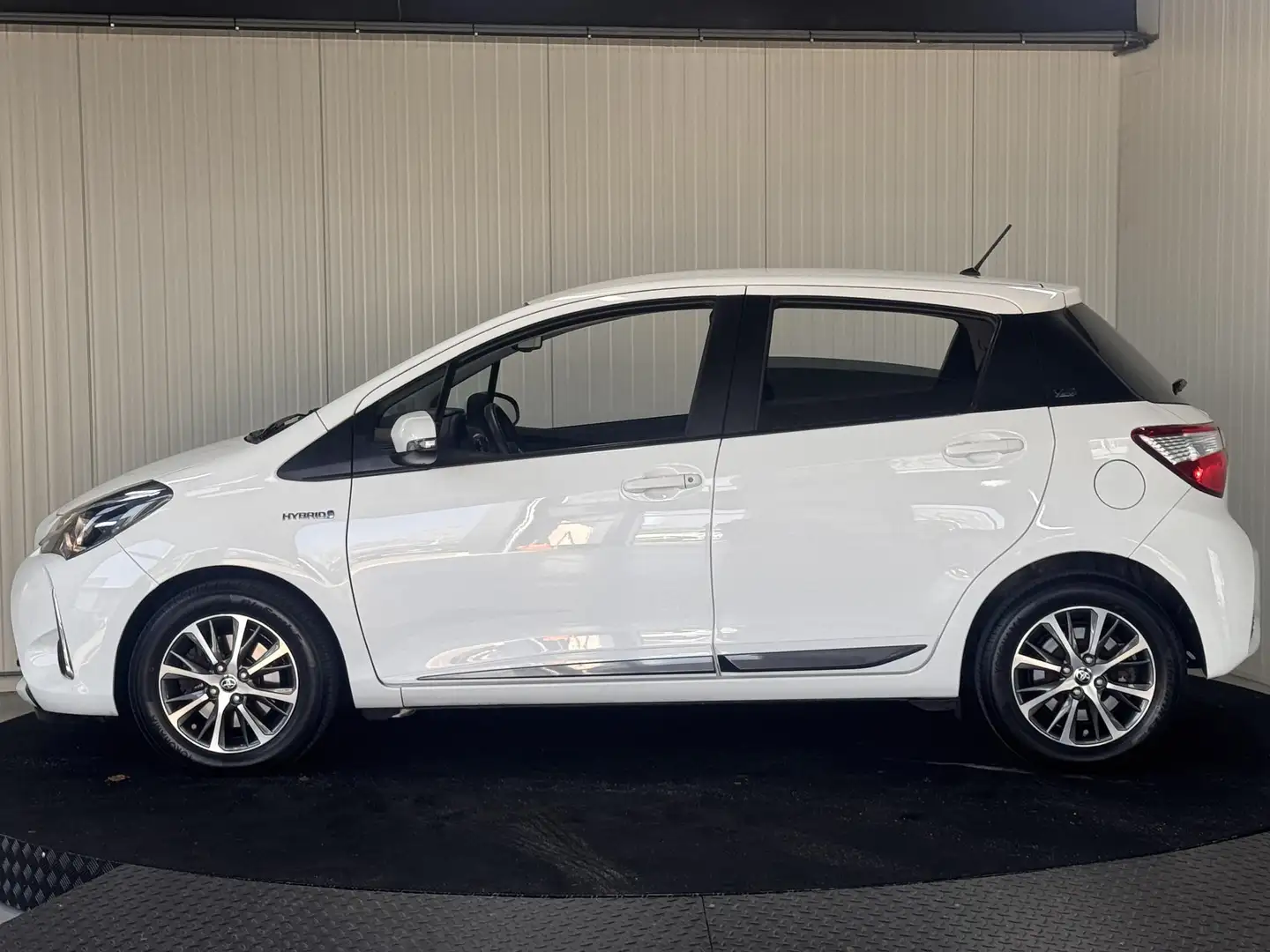 Toyota Yaris 1.5 Hybrid Y20 Stoelverwarming Camera Cruise Weiß - 2