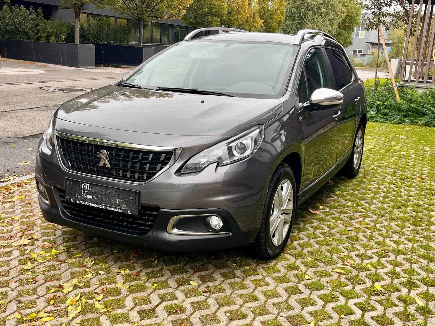 Peugeot 2008 Style 1.6e-Hdi neues Pickerl NAVI 1Hand Grau - 1