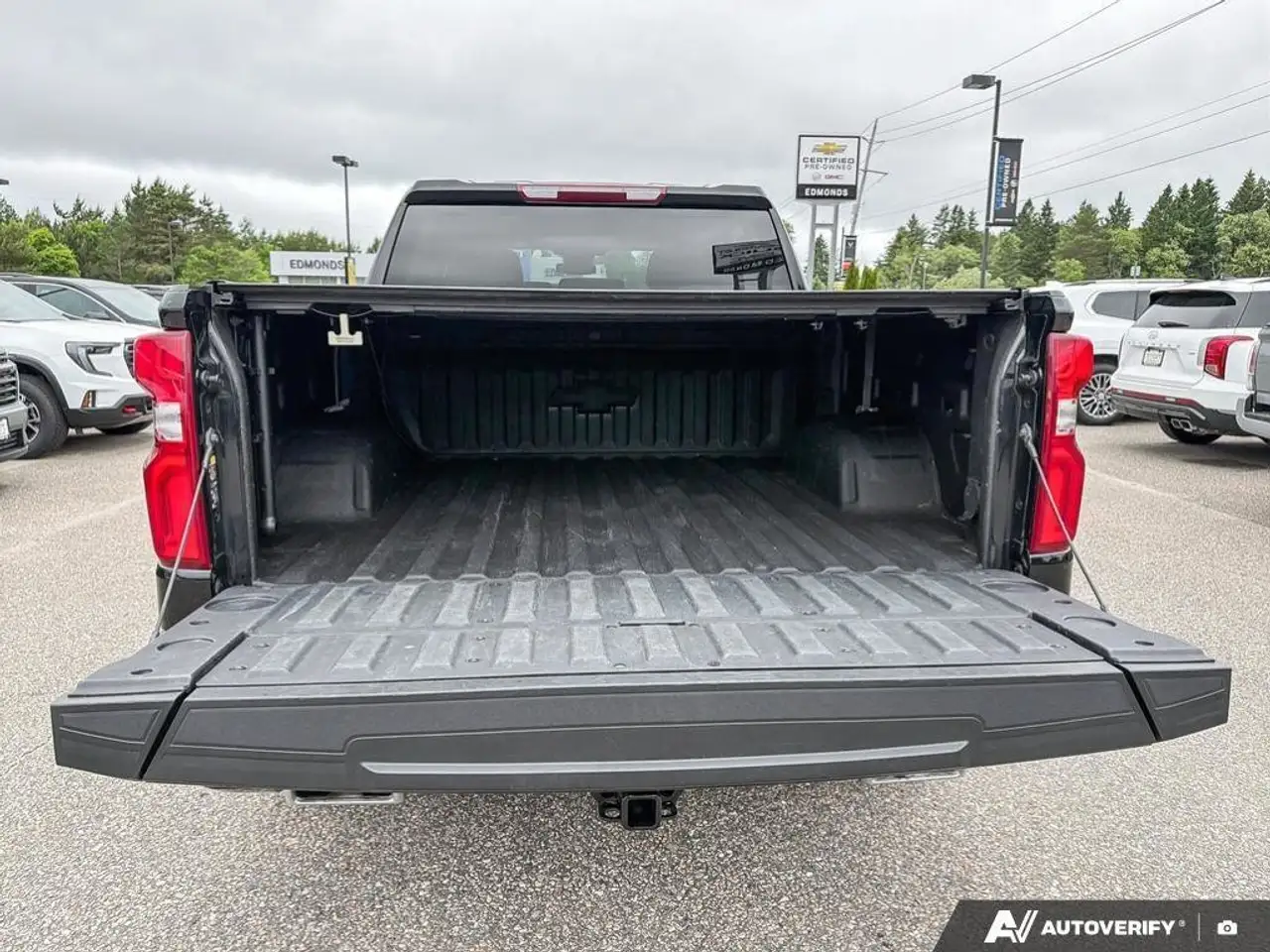 Chevrolet Silverado 1500 photo Chevrolet Silverado 1500