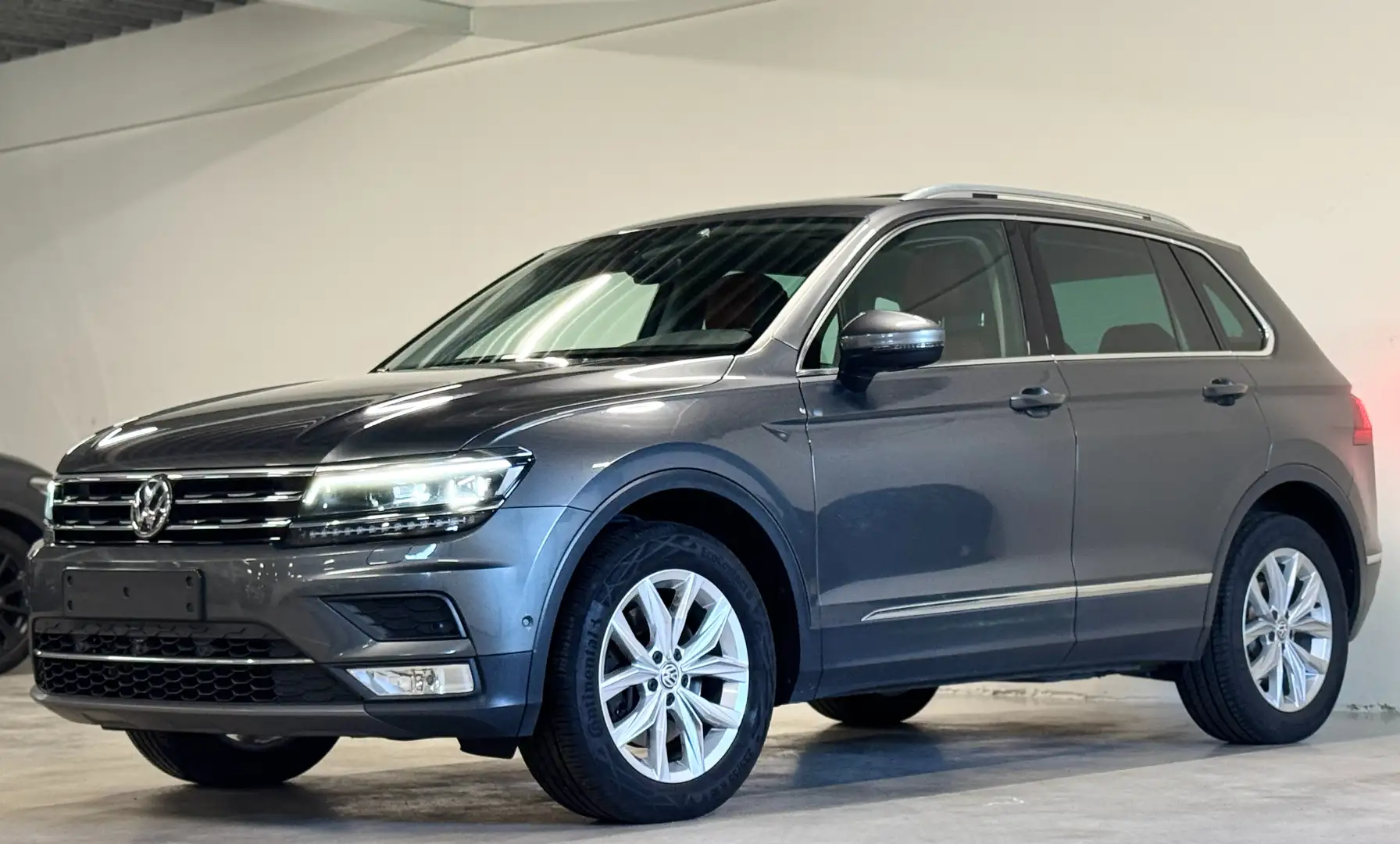Volkswagen Tiguan 2.0 TDi SCR 4Motion Highline DSG Gris - 1