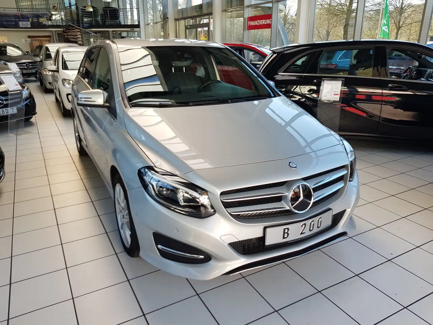 Mercedes-Benz B 200 URBAN LED KAMERA AHK SHZ DISTRONIC Zilver - 2