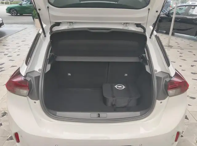 Opel Corsa-E view 8