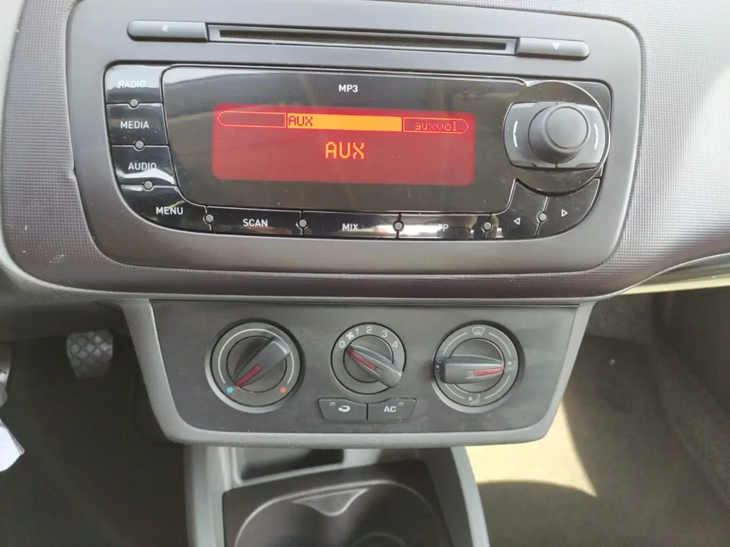 SEAT Ibiza SC 1.6TDI CR Reference Blanco - 2