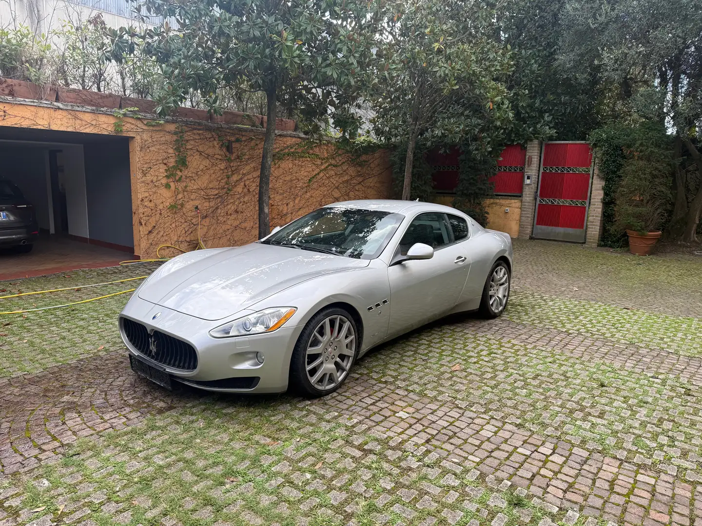 Maserati GranTurismo 4.2 V8 Grau - 1