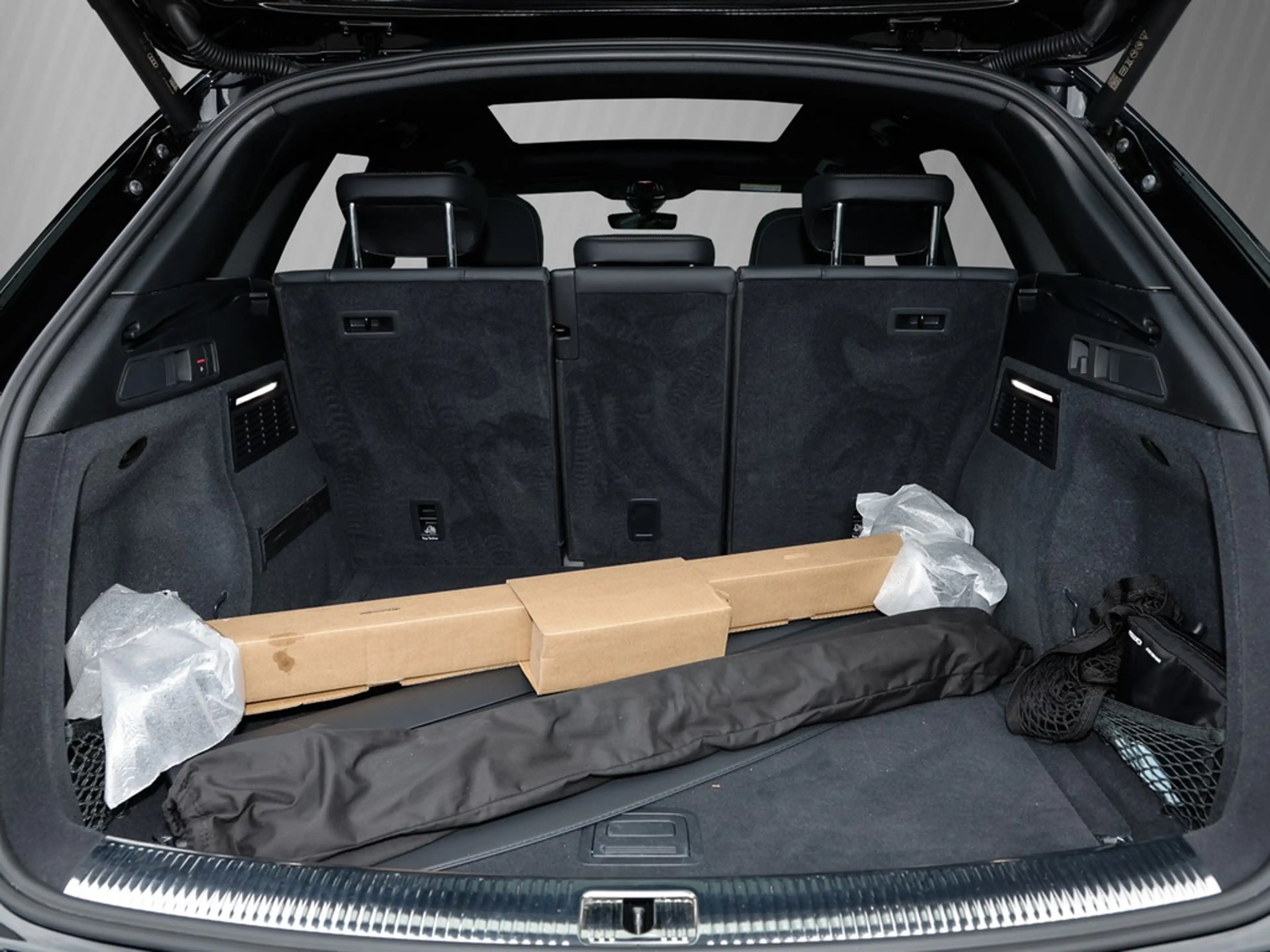 Audi Q5 40 TDI S line competition + Panorama AHK ACC — photo 13