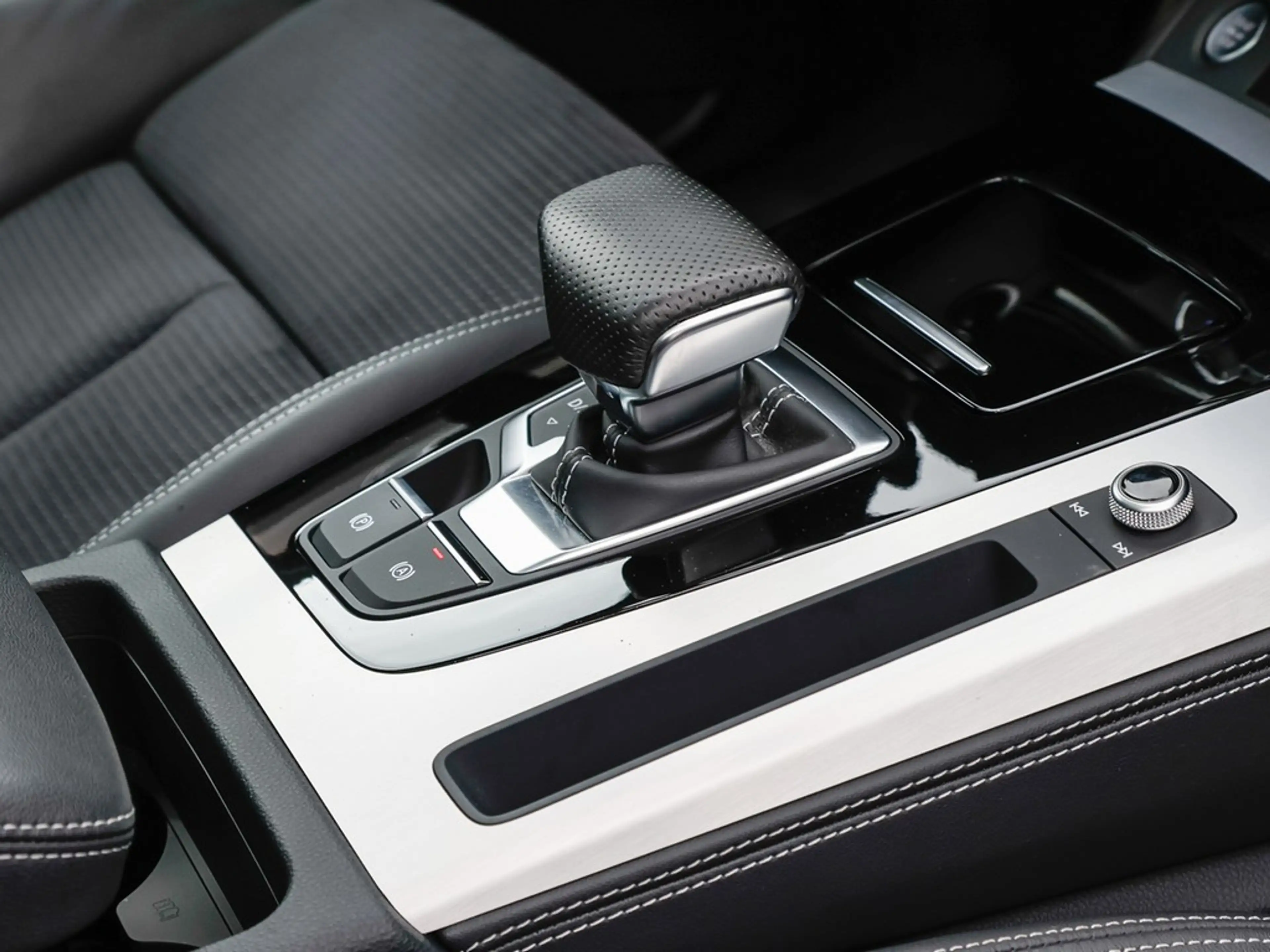 Audi Q5 40 TDI S line competition + Panorama AHK ACC — photo 16