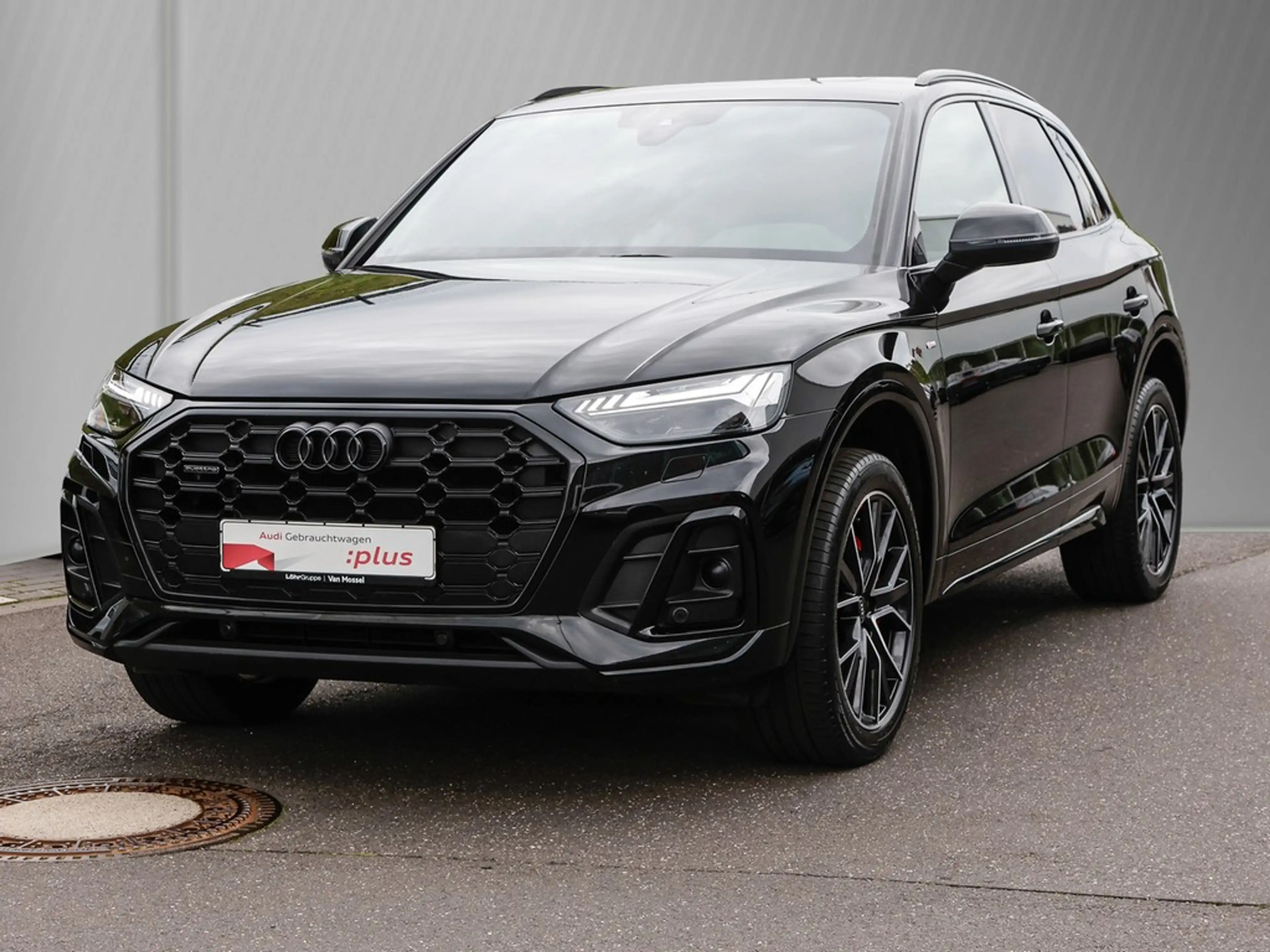 Audi Q5 40 TDI S line competition + Panorama AHK ACC — photo 2
